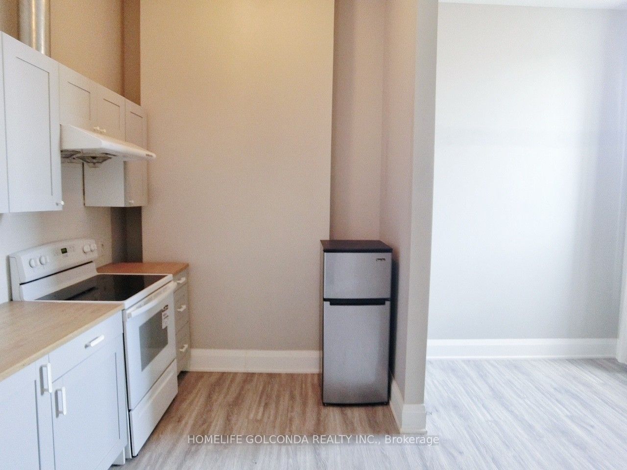490 Queen Street W Property Photo 10
