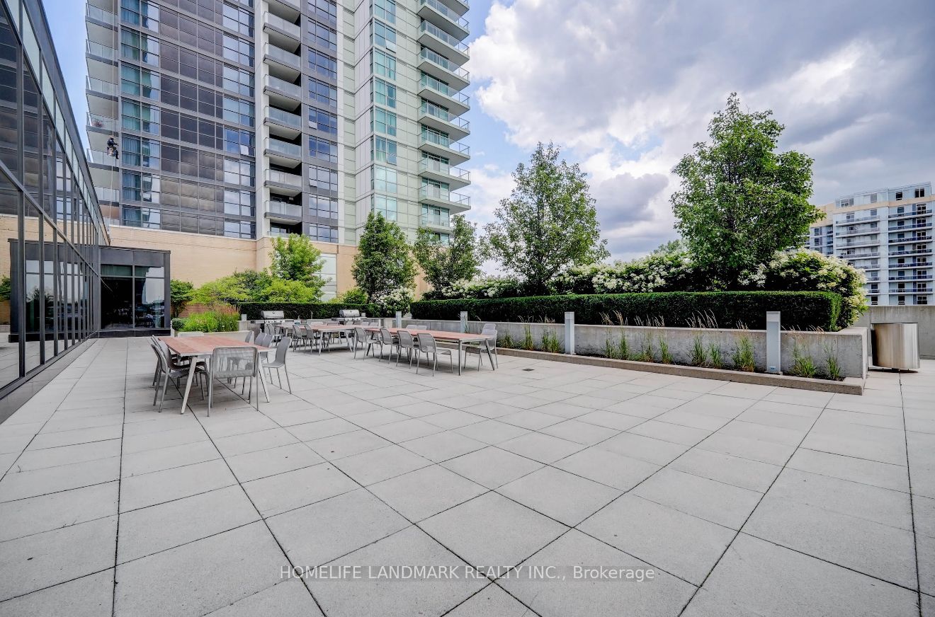 #1811 - 33 Singer Court Property Photo 27