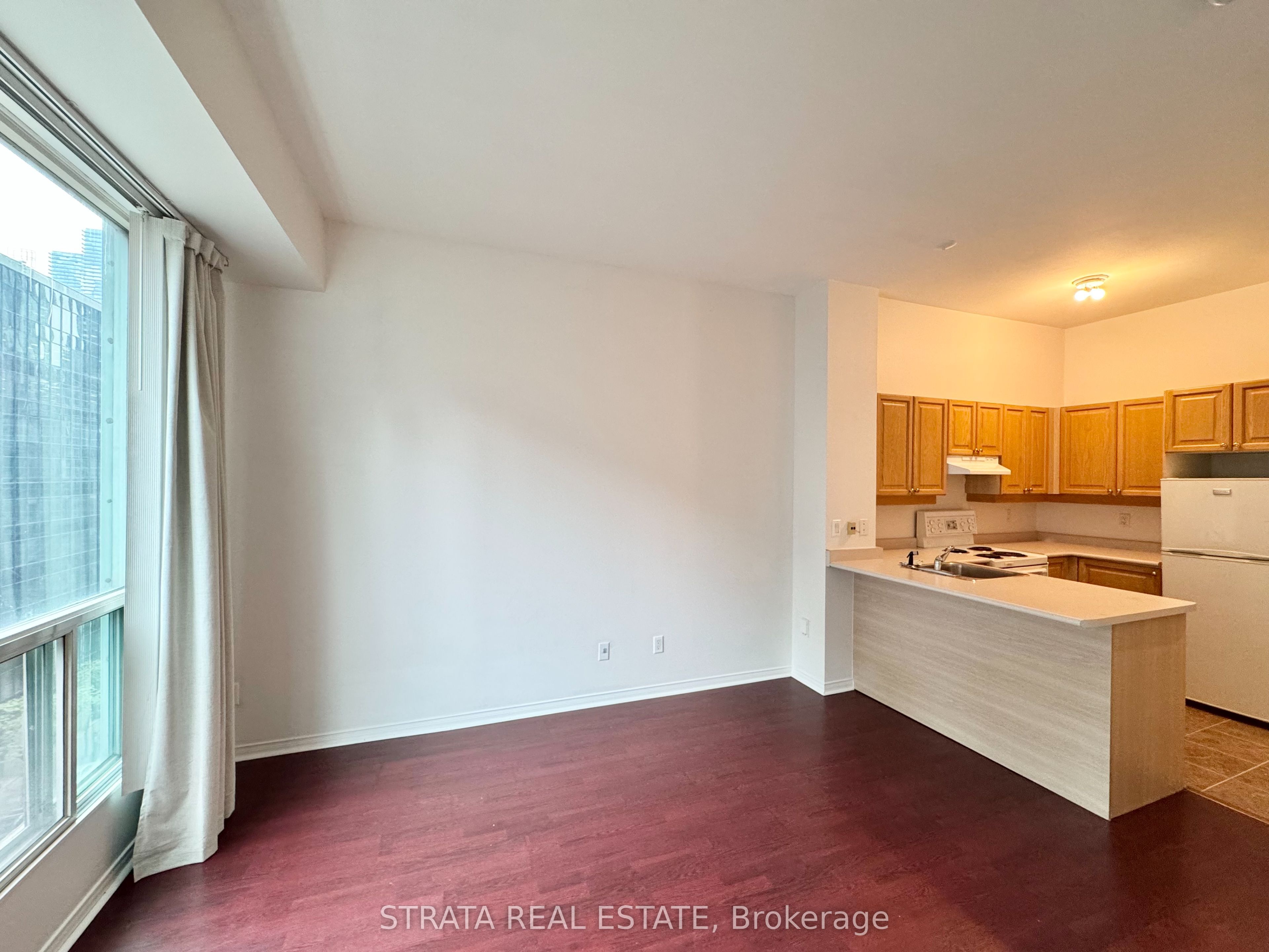 #802 - 7 King Street Property Photo 2