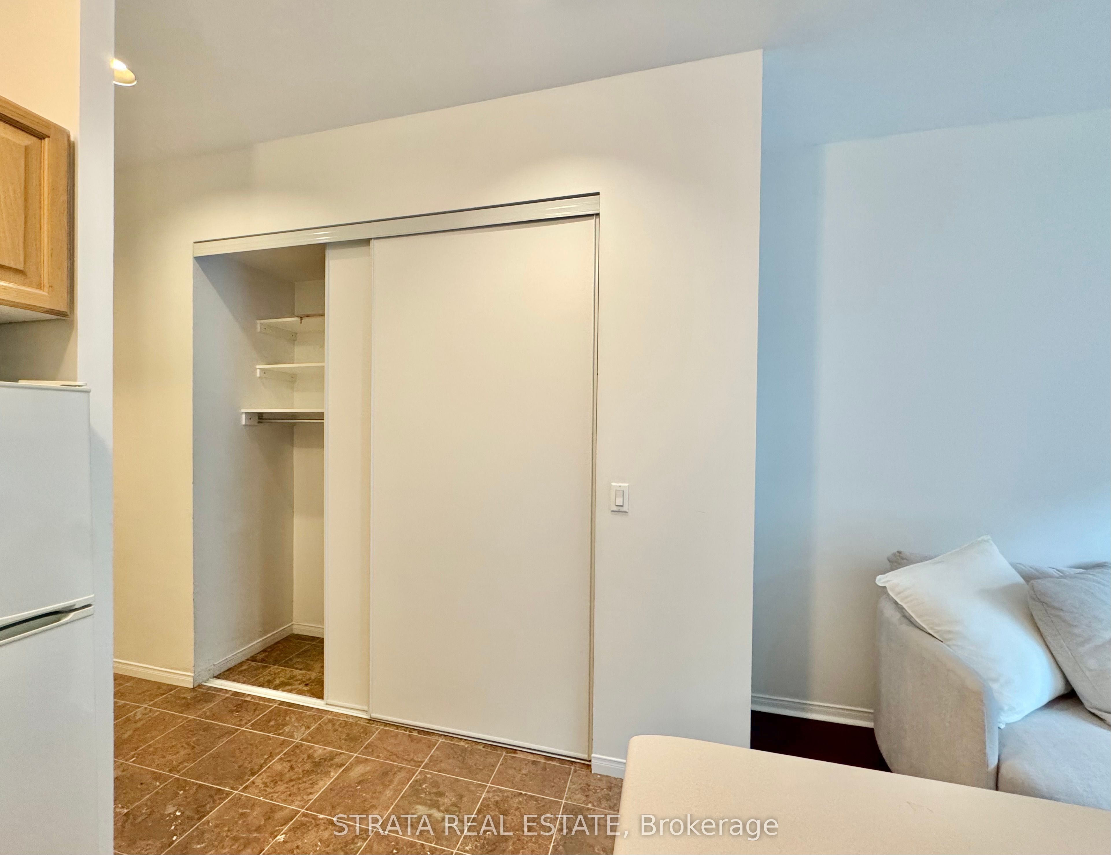 #802 - 7 King Street Property Photo 5