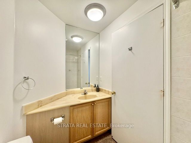 #802 - 7 King Street Property Photo 7