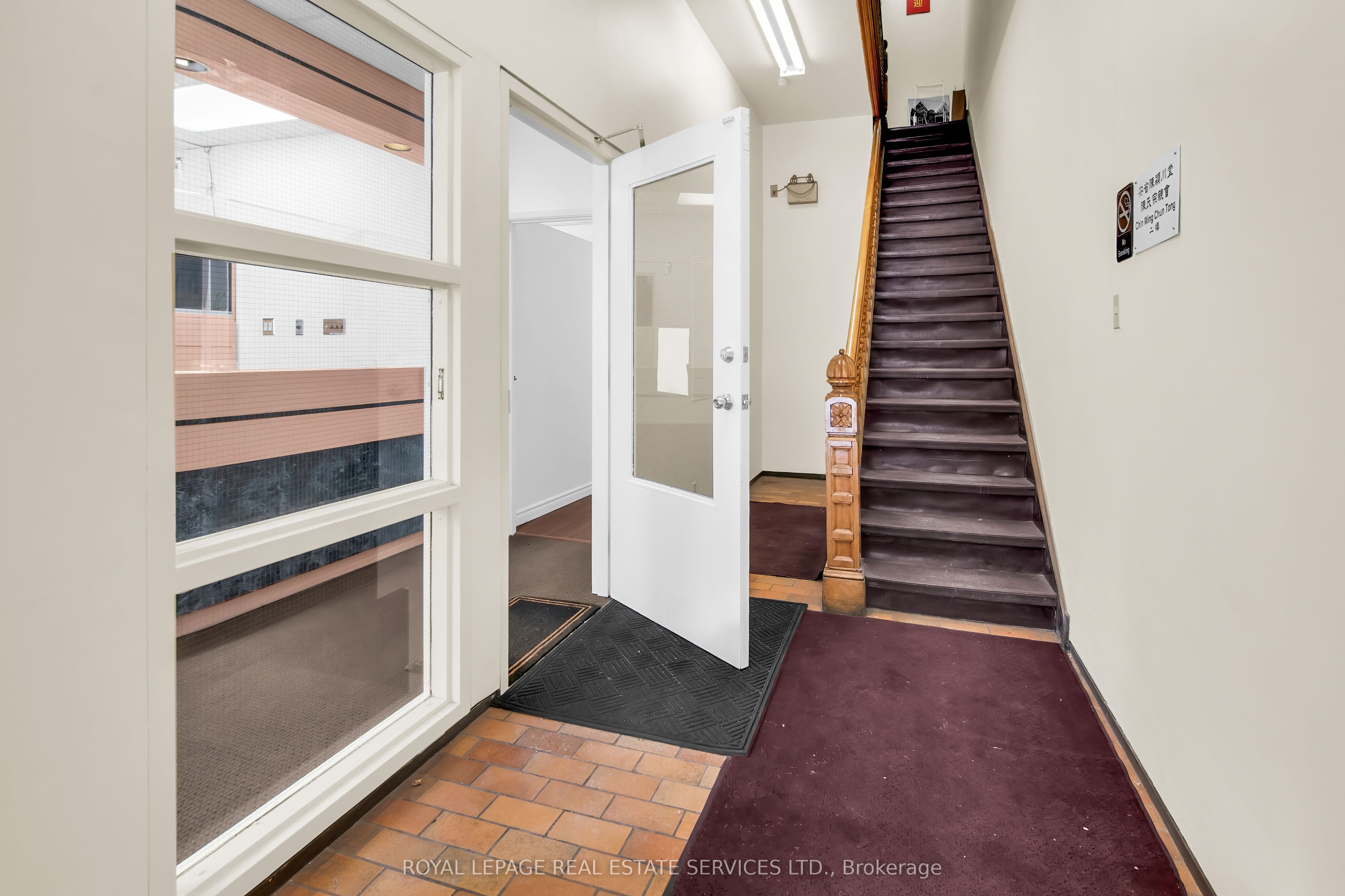 346 Dundas Street W Main Floor Property Photo 7