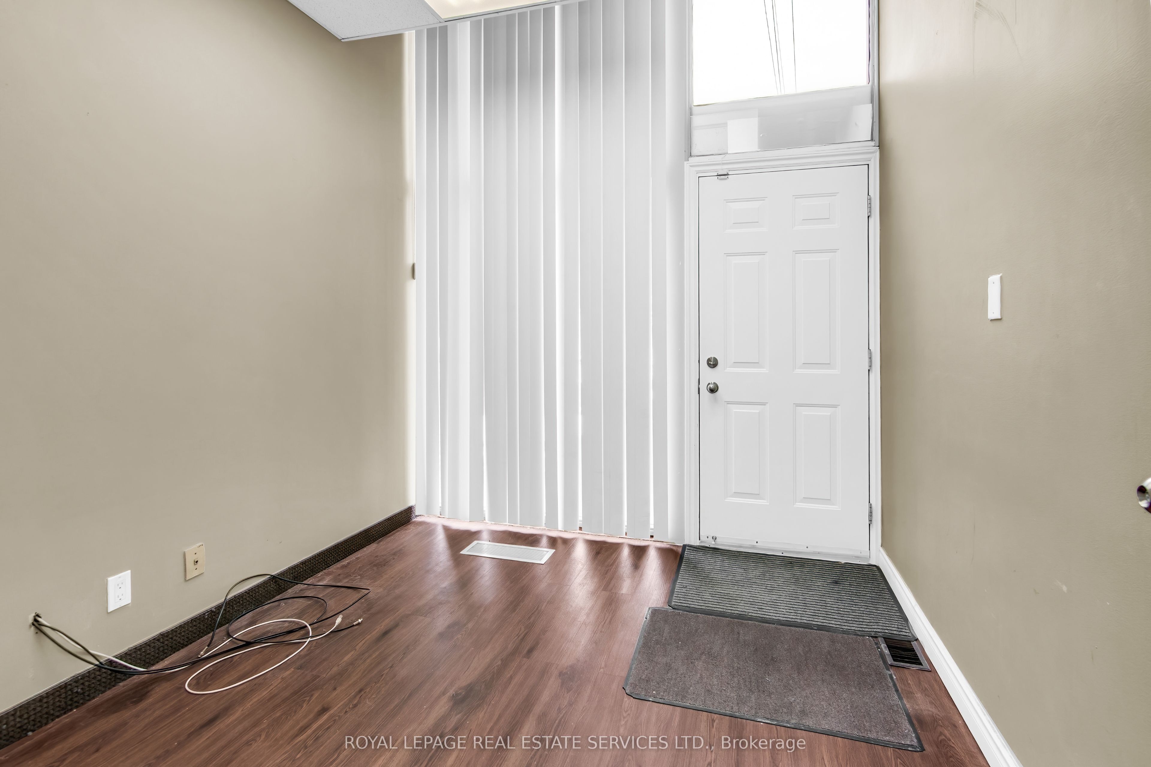 346 Dundas Street W Main Floor Property Photo 17