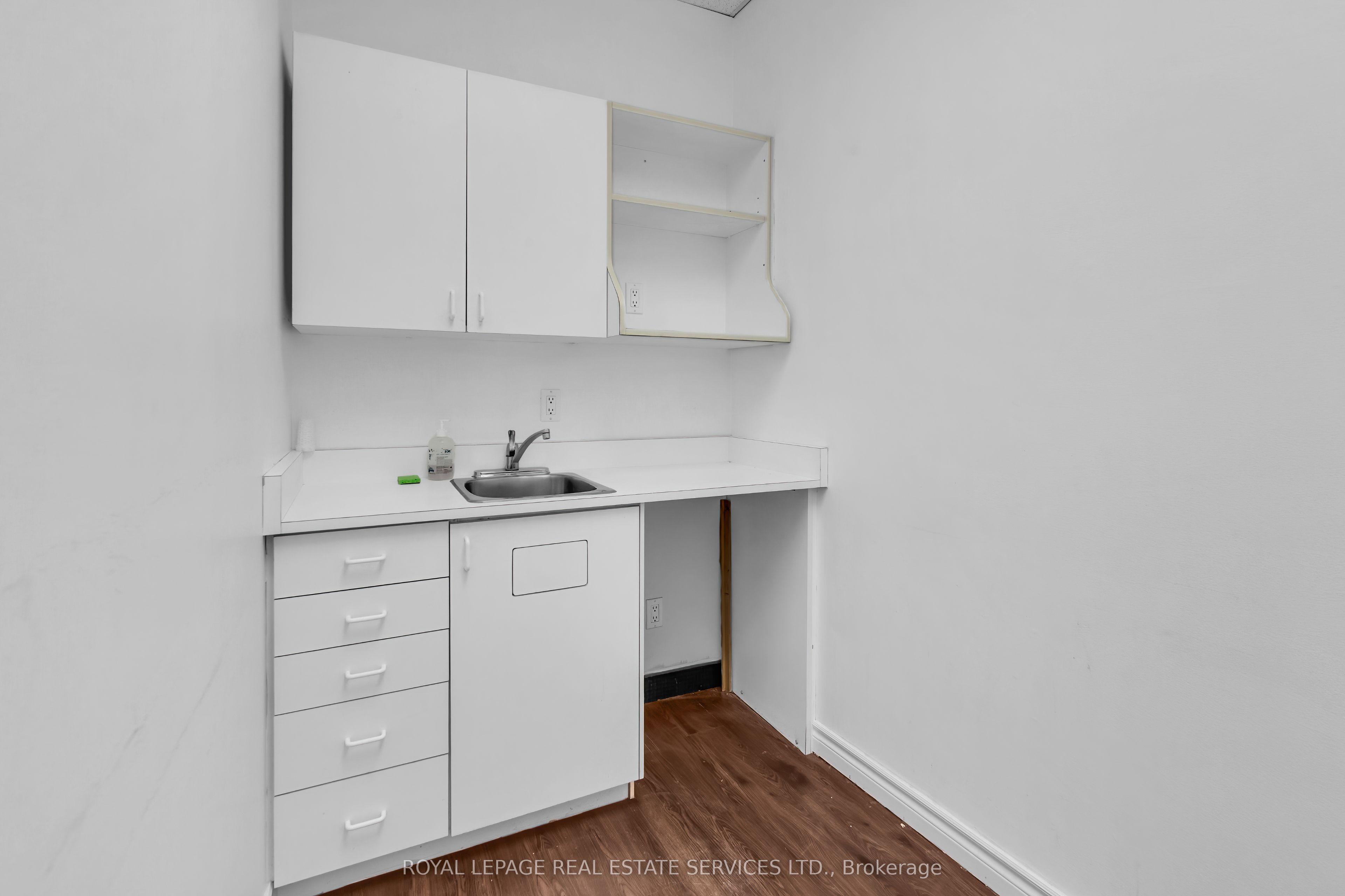 346 Dundas Street W Main Floor Property Photo 21