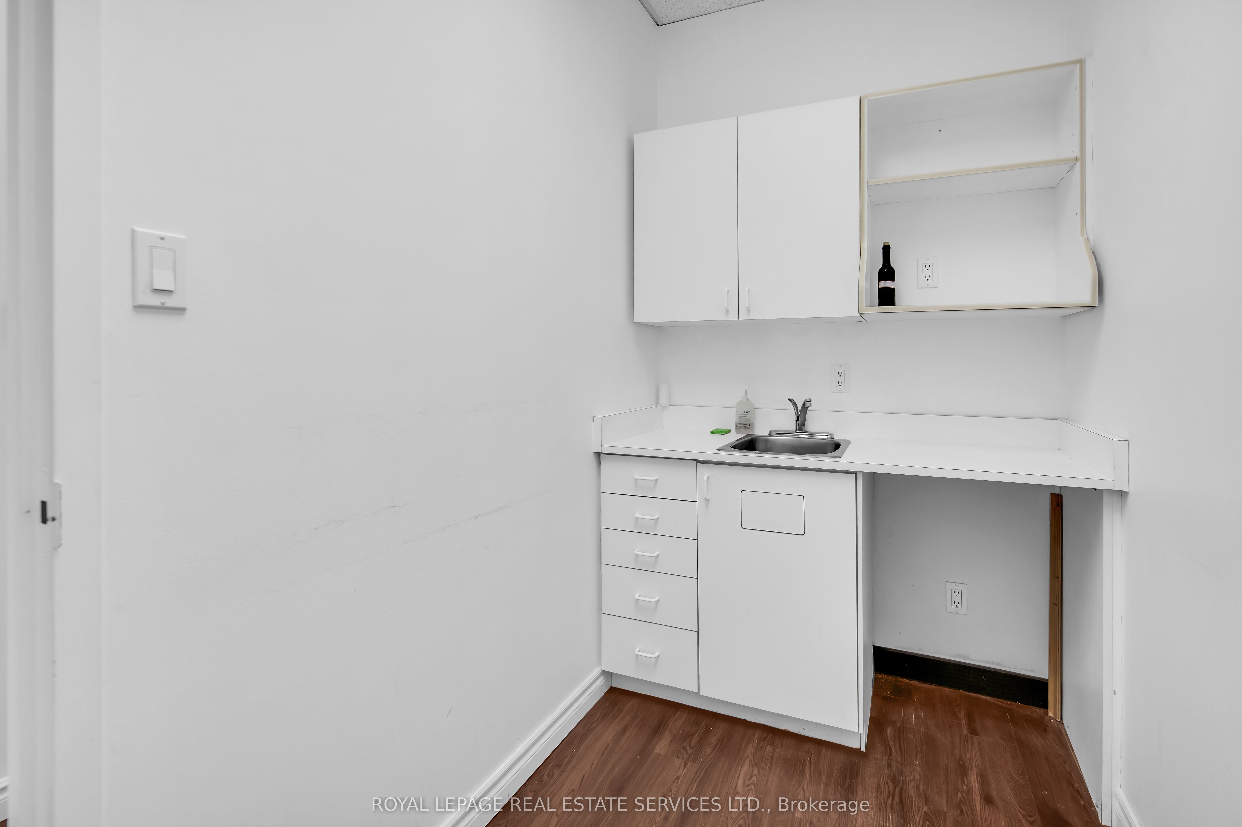 346 Dundas Street W Main Floor Property Photo 22