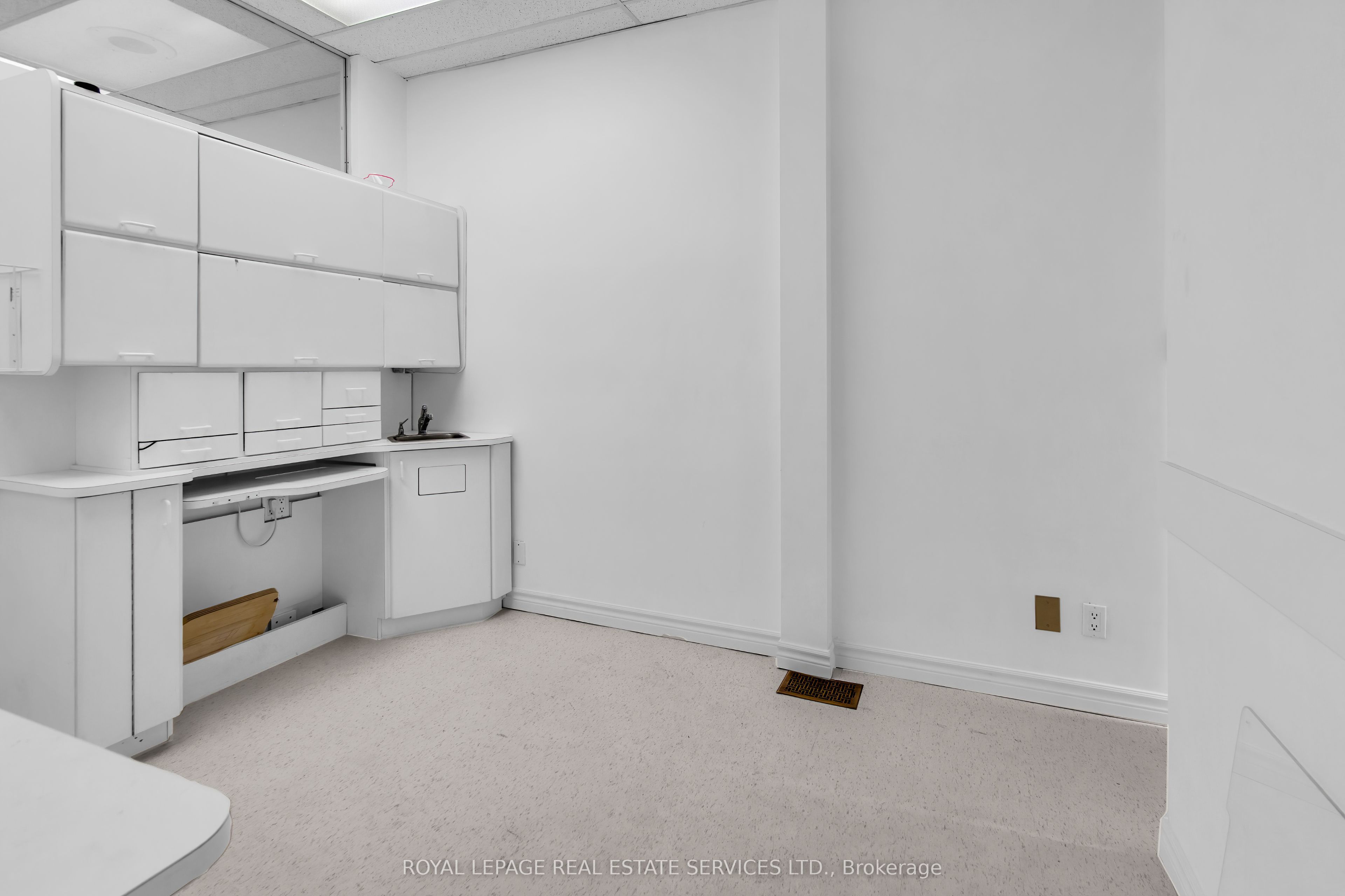 346 Dundas Street W Main Floor Property Photo 25