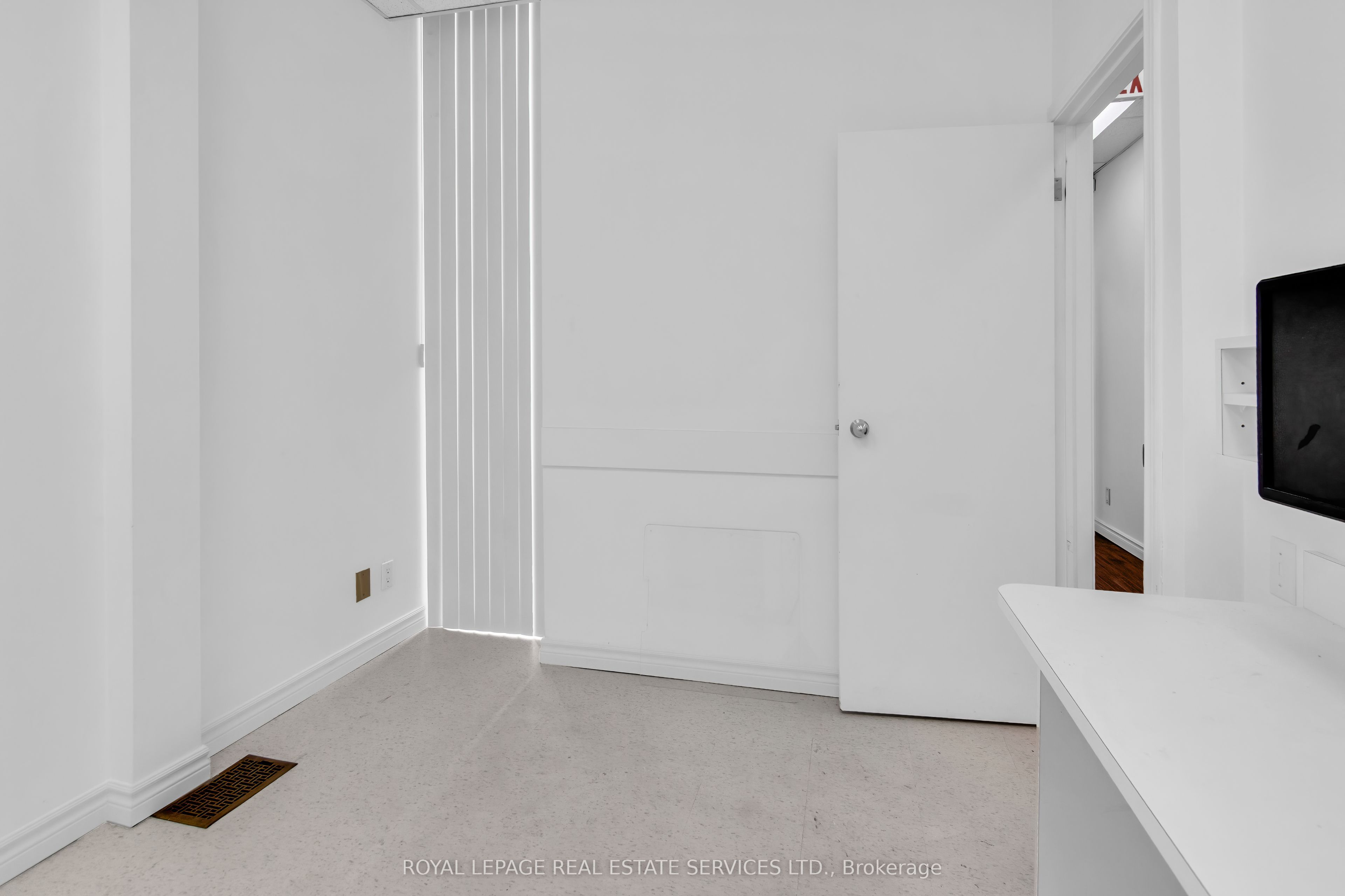 346 Dundas Street W Main Floor Property Photo 28