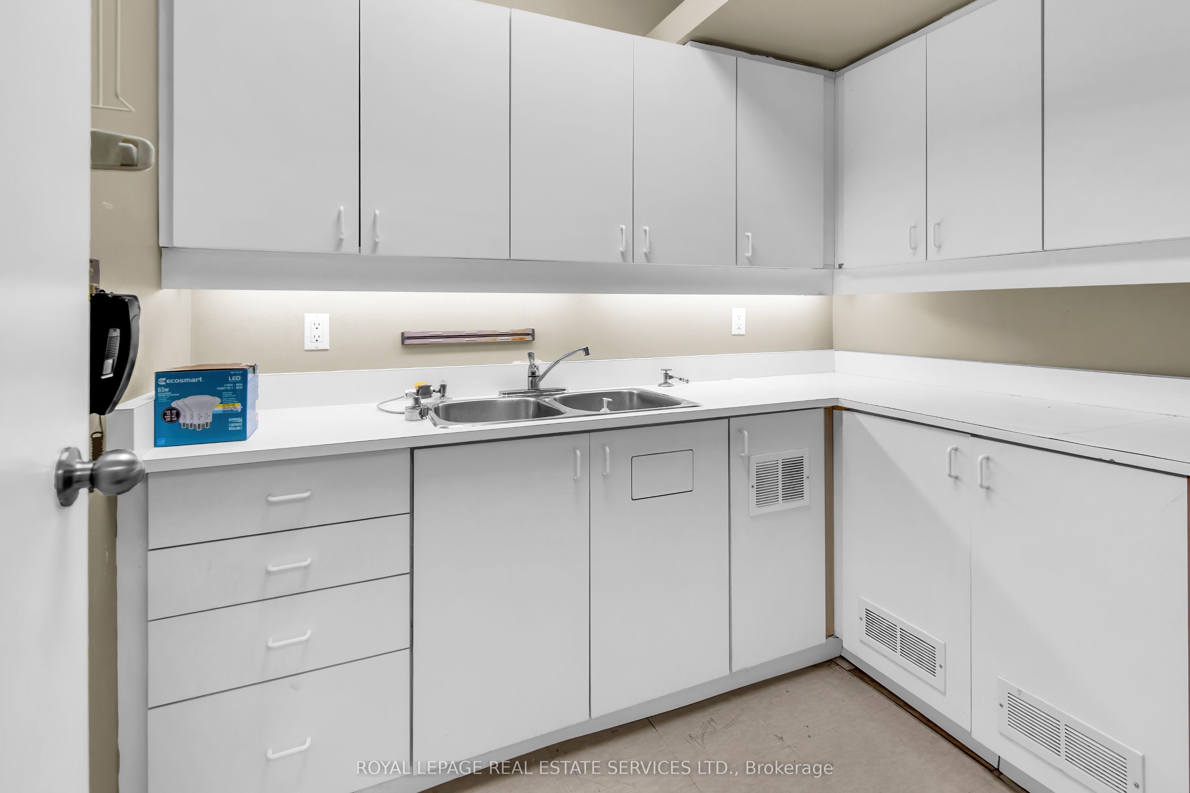 346 Dundas Street W Main Floor Property Photo 29