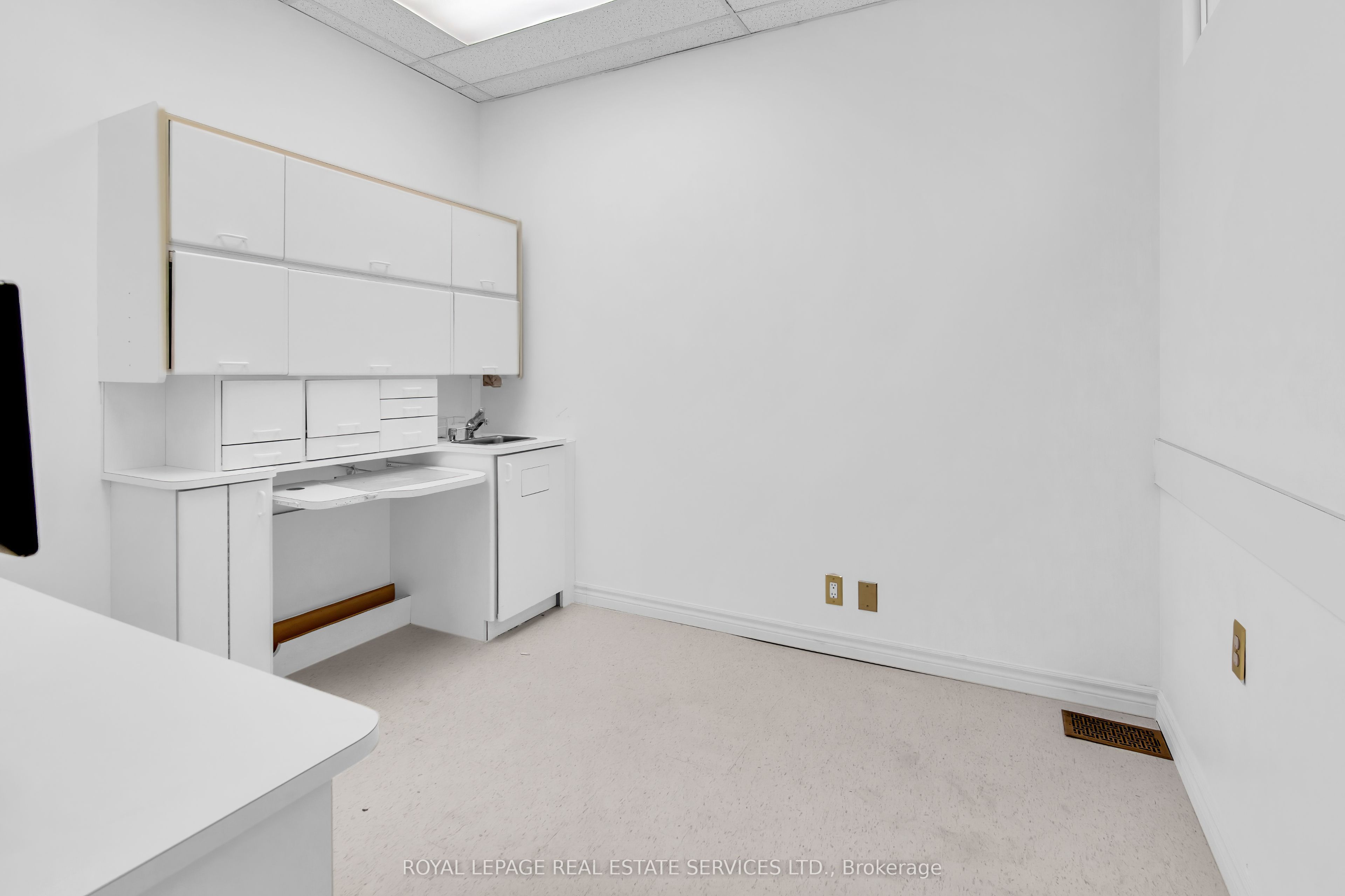 346 Dundas Street W Main Floor Property Photo 31