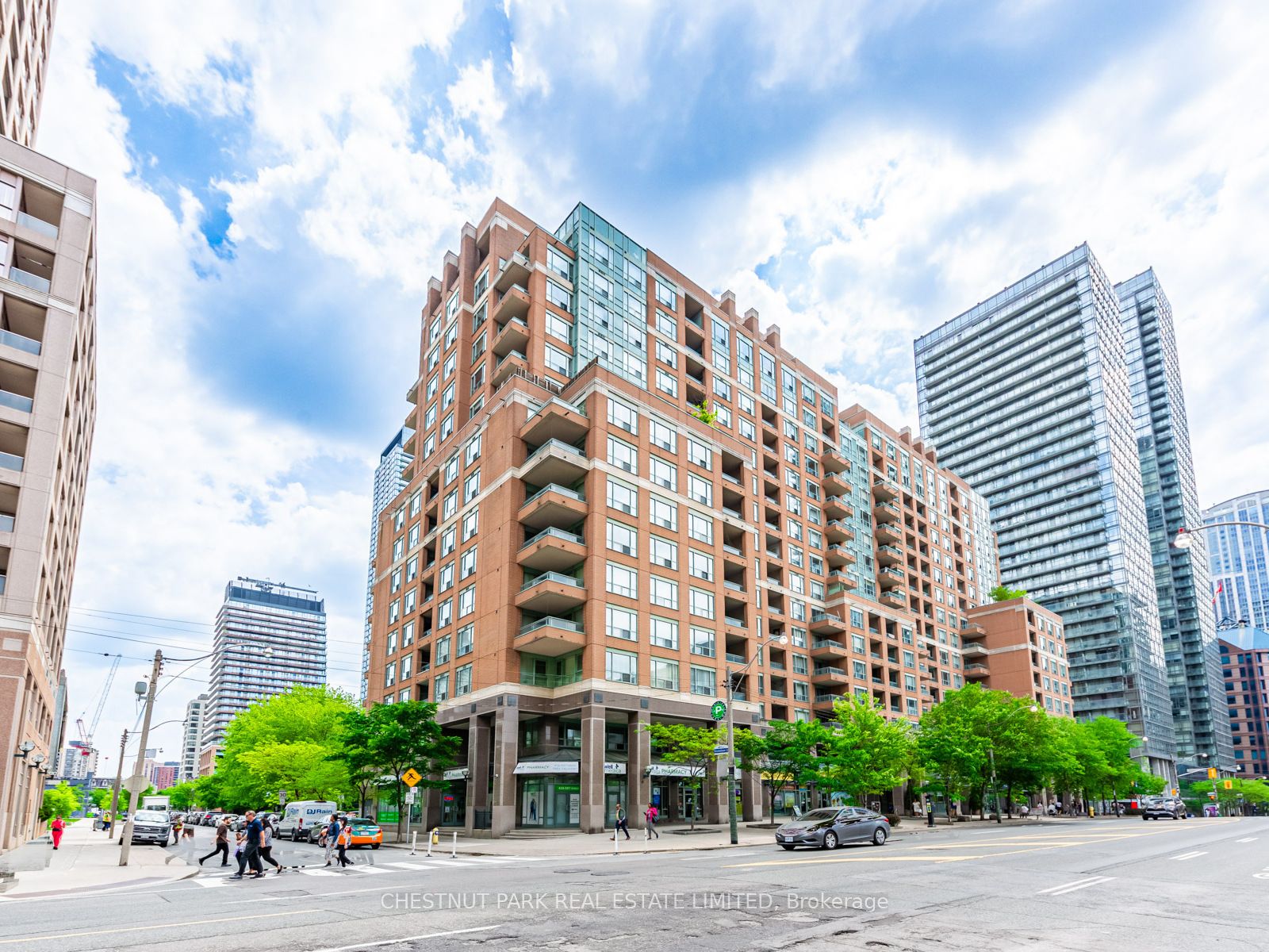 #1103 - 889 Bay Street Property Photo 1