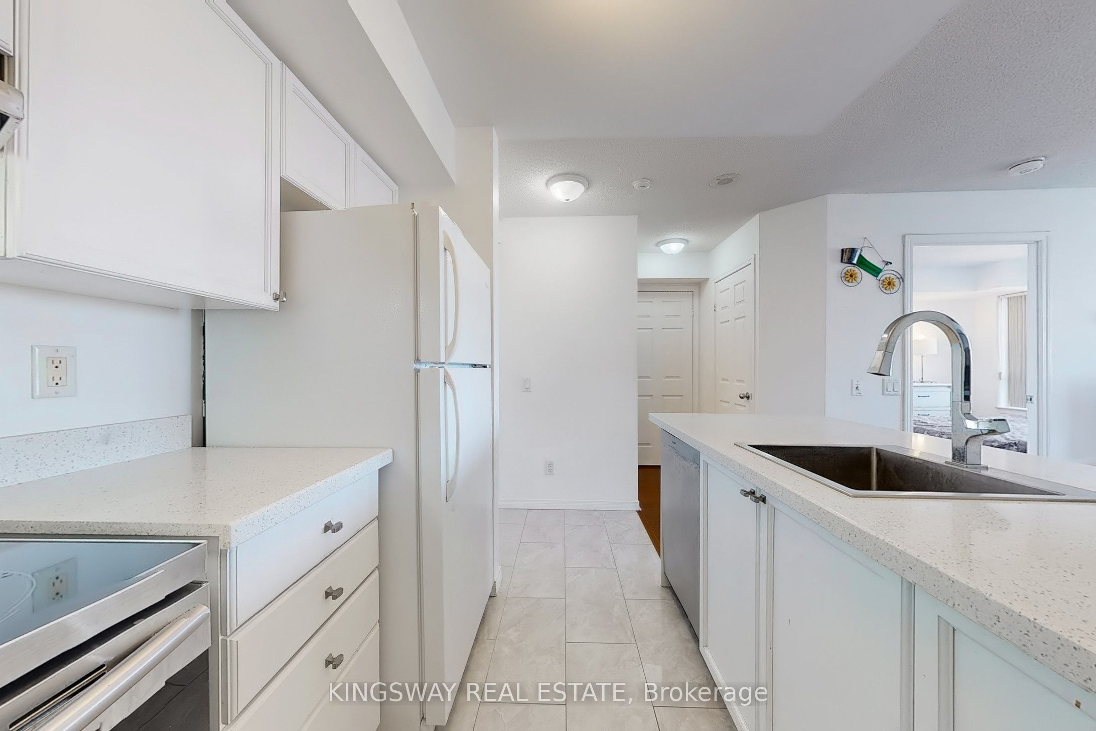 #2007 - 155 Beecroft Road Property Photo 9