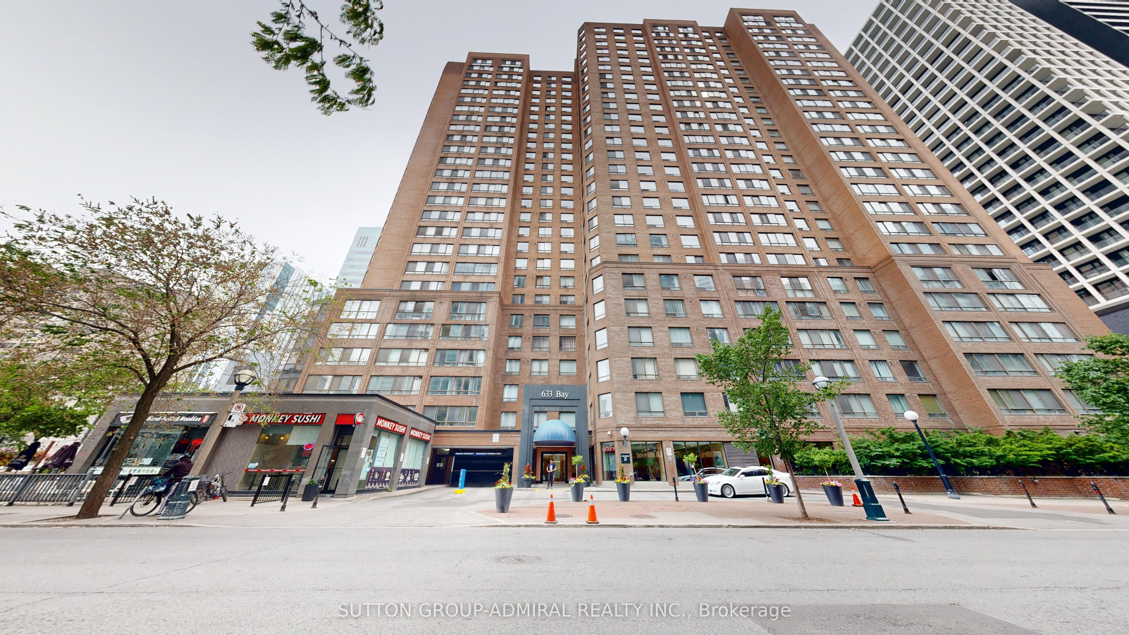 #201 - 633 Bay Street Property Photo 2