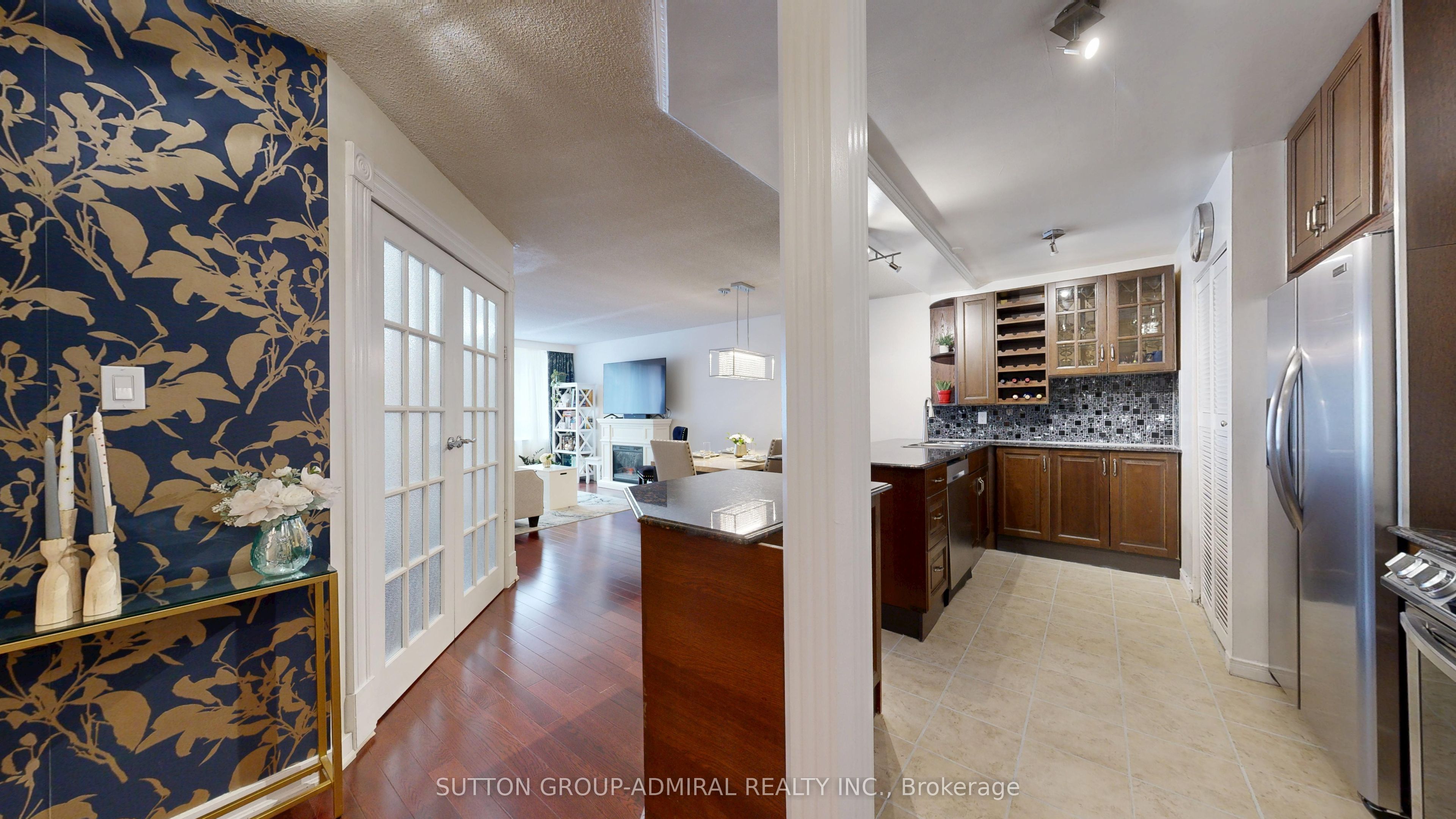 #201 - 633 Bay Street Property Photo 6
