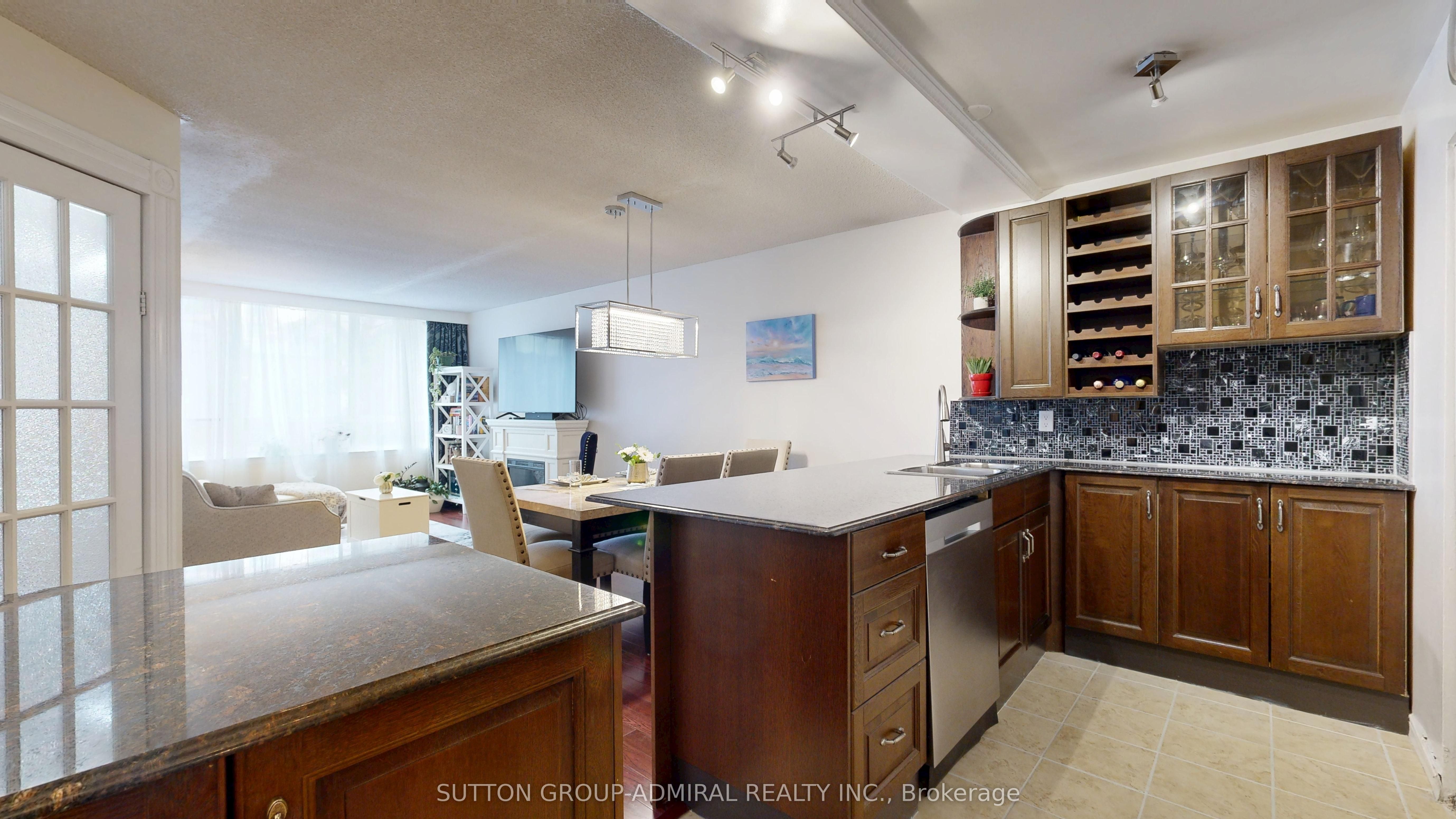 #201 - 633 Bay Street Property Photo 7