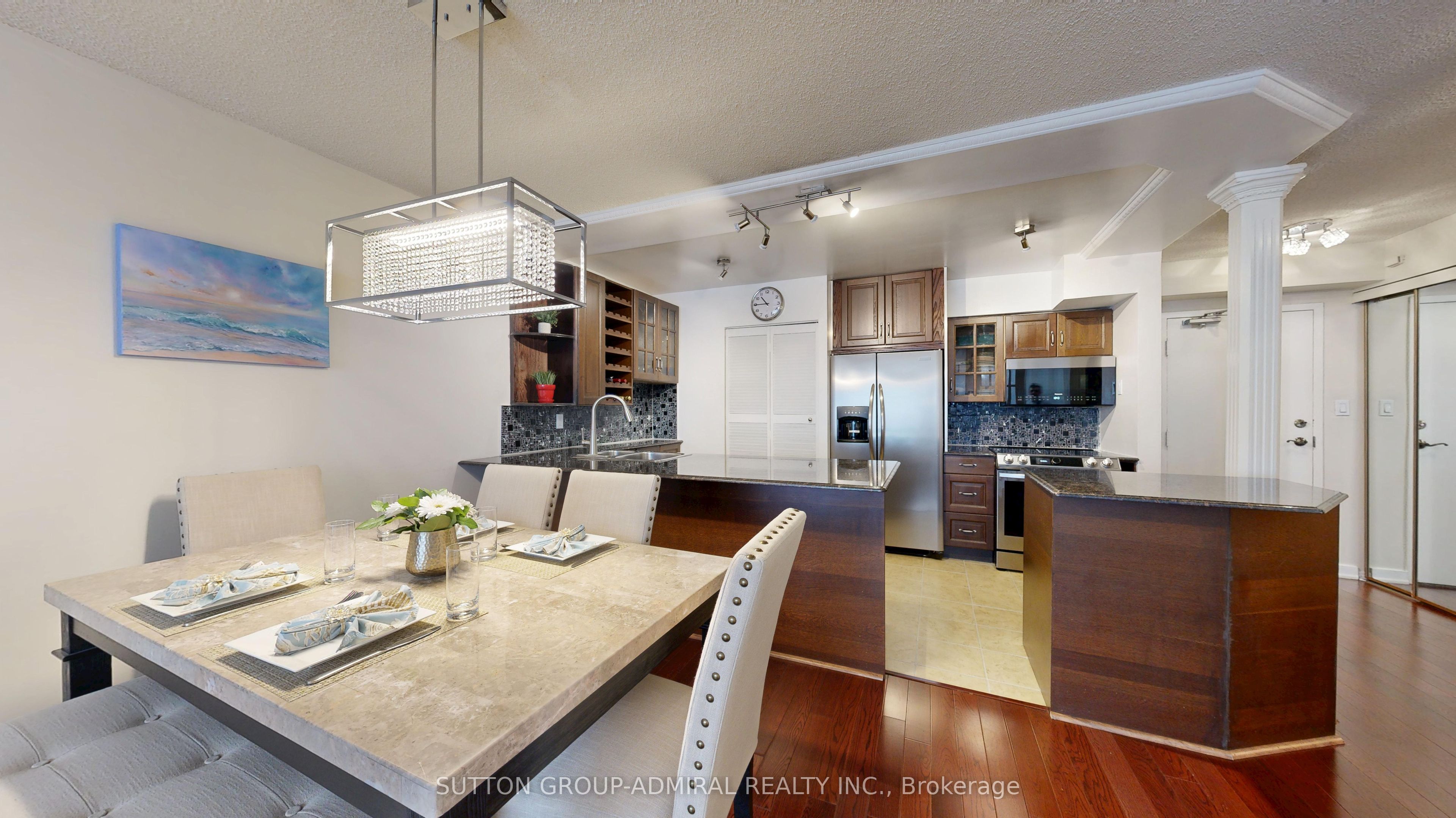 #201 - 633 Bay Street Property Photo 8