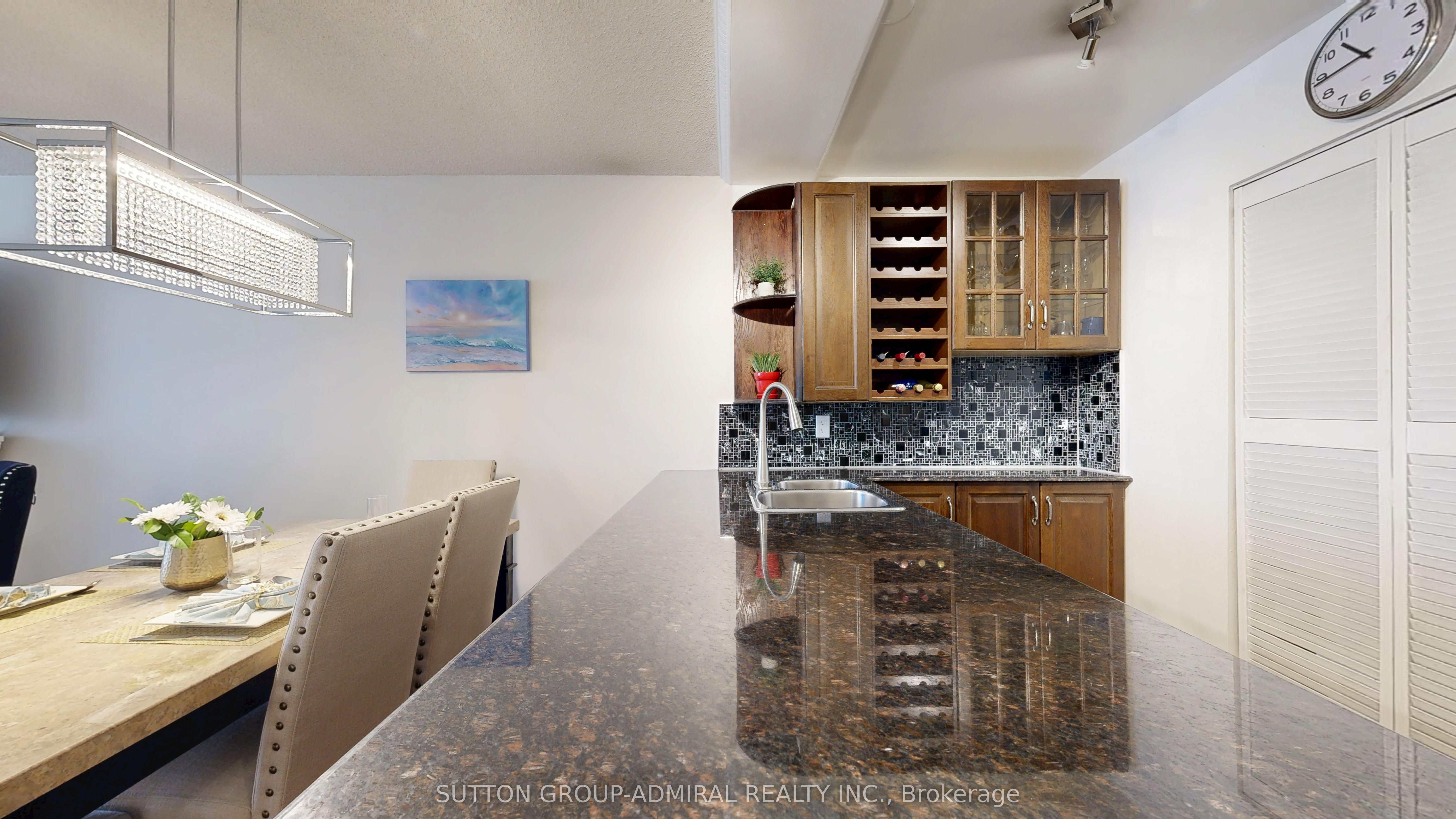 #201 - 633 Bay Street Property Photo 9