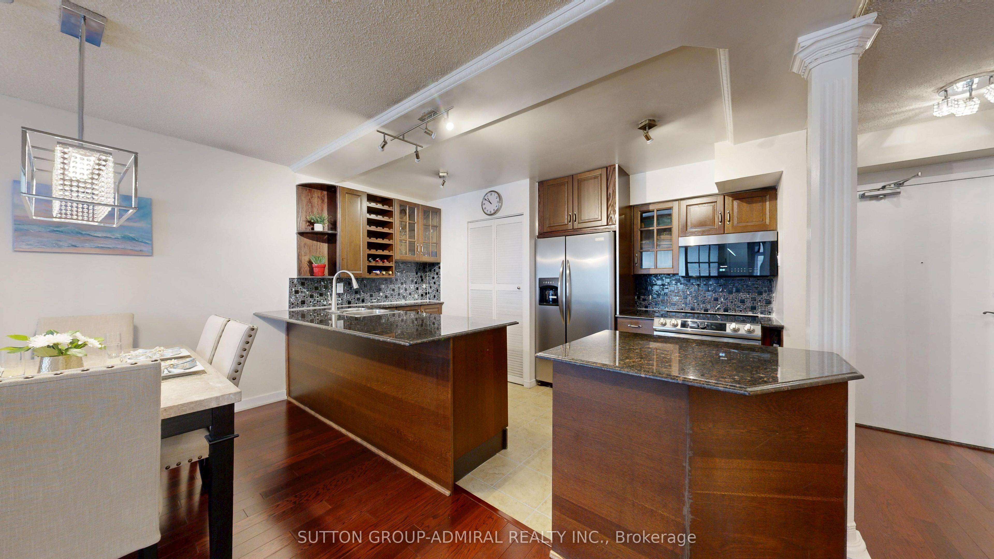 #201 - 633 Bay Street Property Photo 10