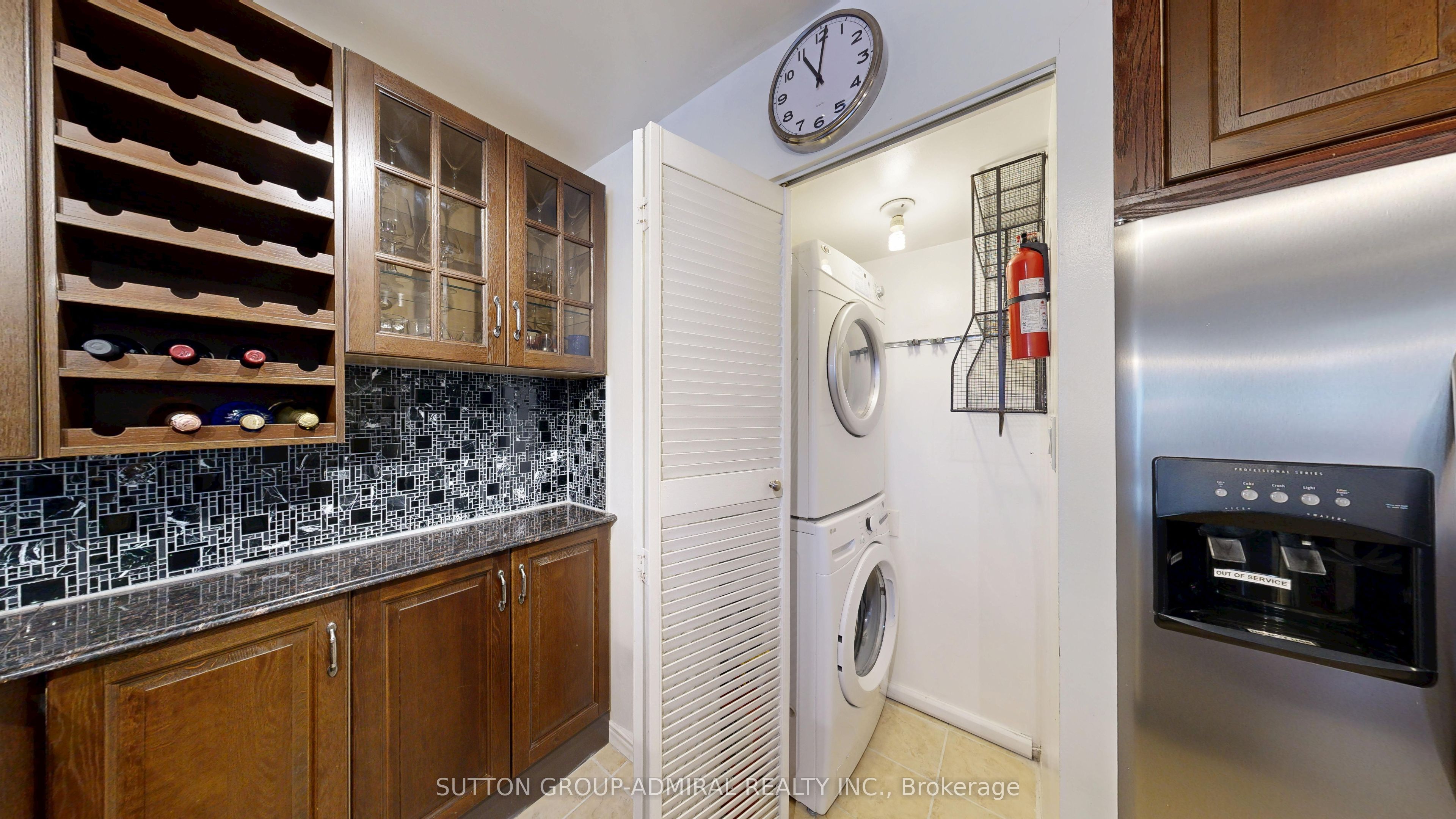 #201 - 633 Bay Street Property Photo 11
