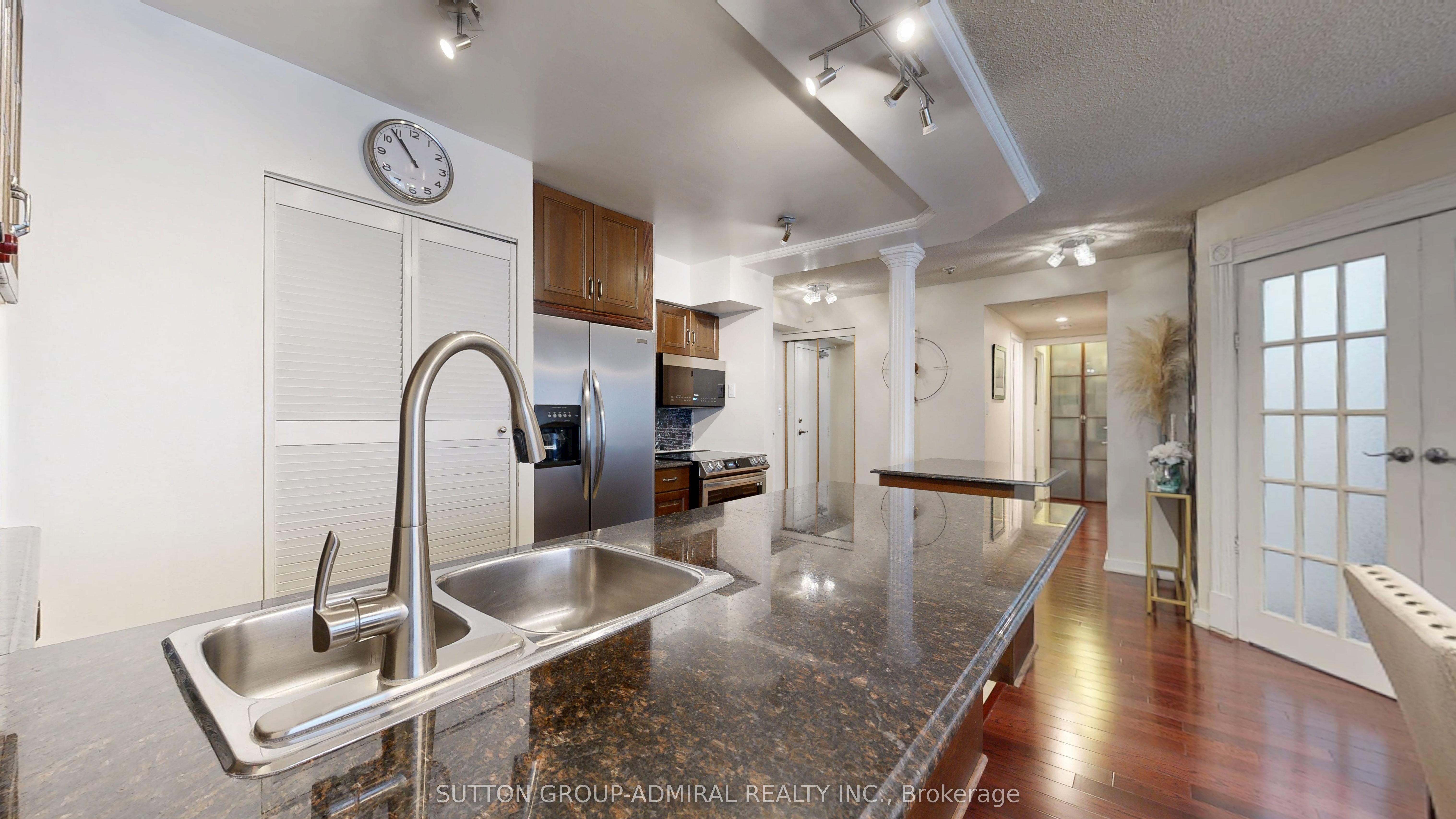 #201 - 633 Bay Street Property Photo 12