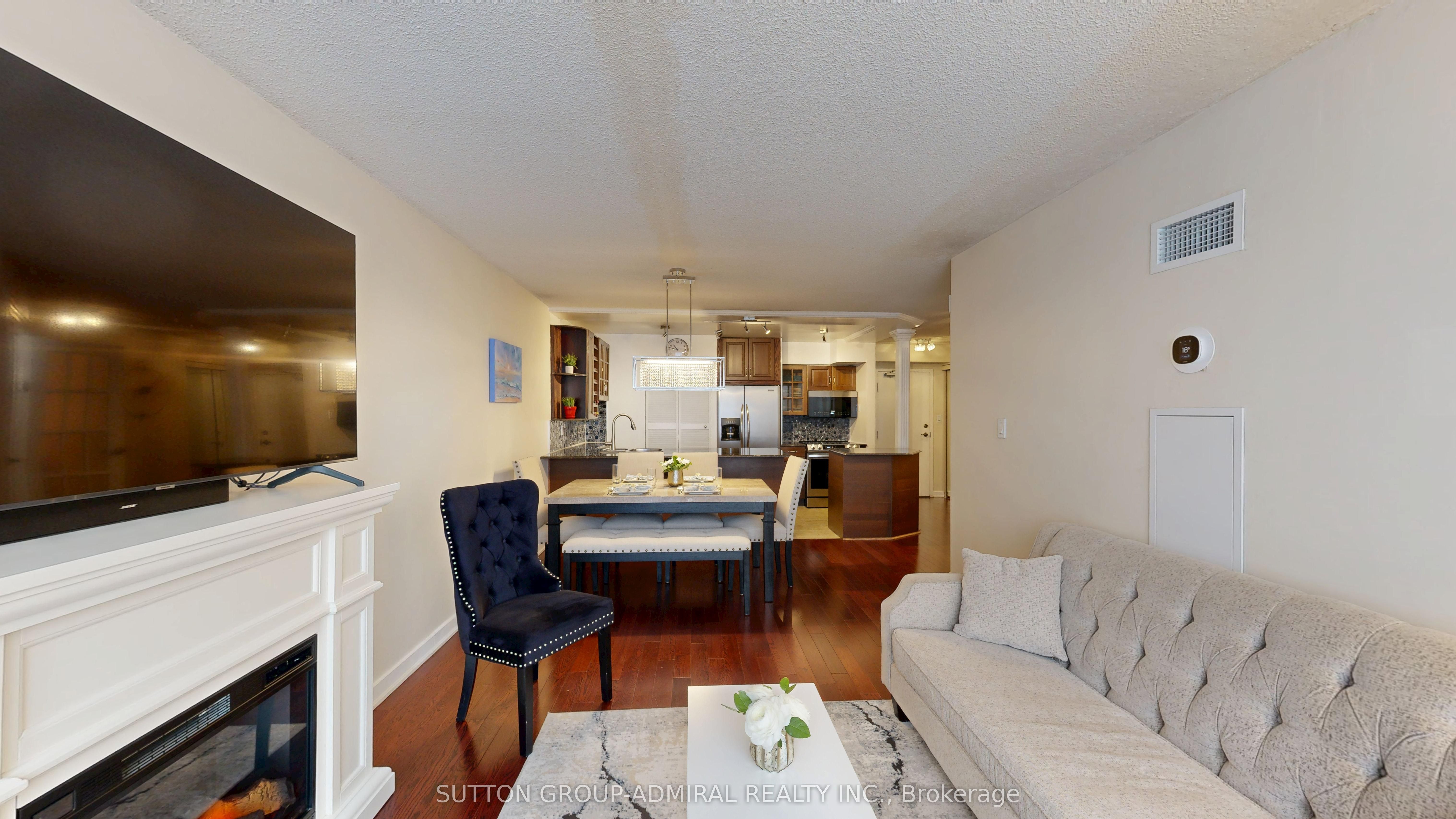 #201 - 633 Bay Street Property Photo 14