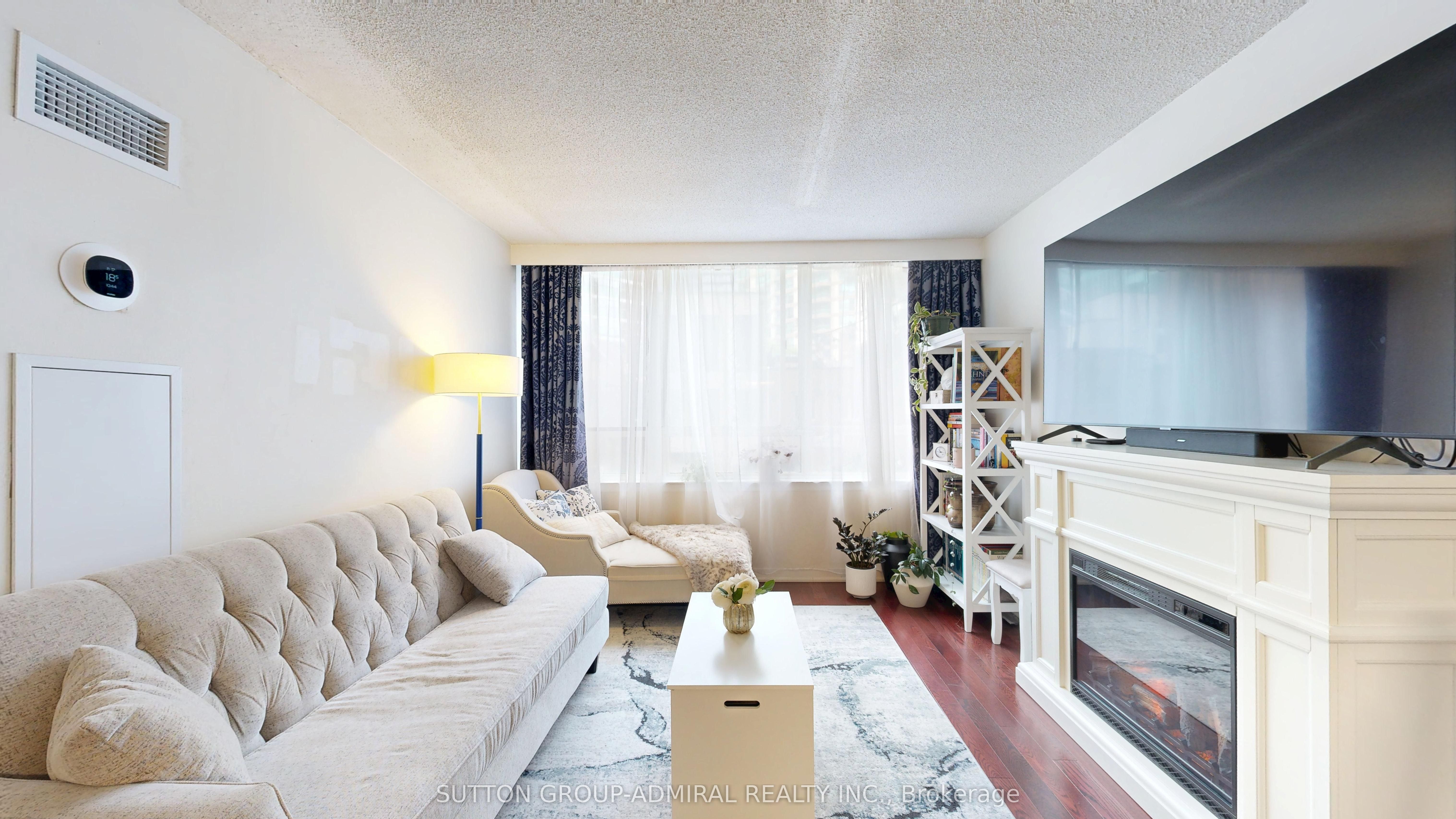 #201 - 633 Bay Street Property Photo 15