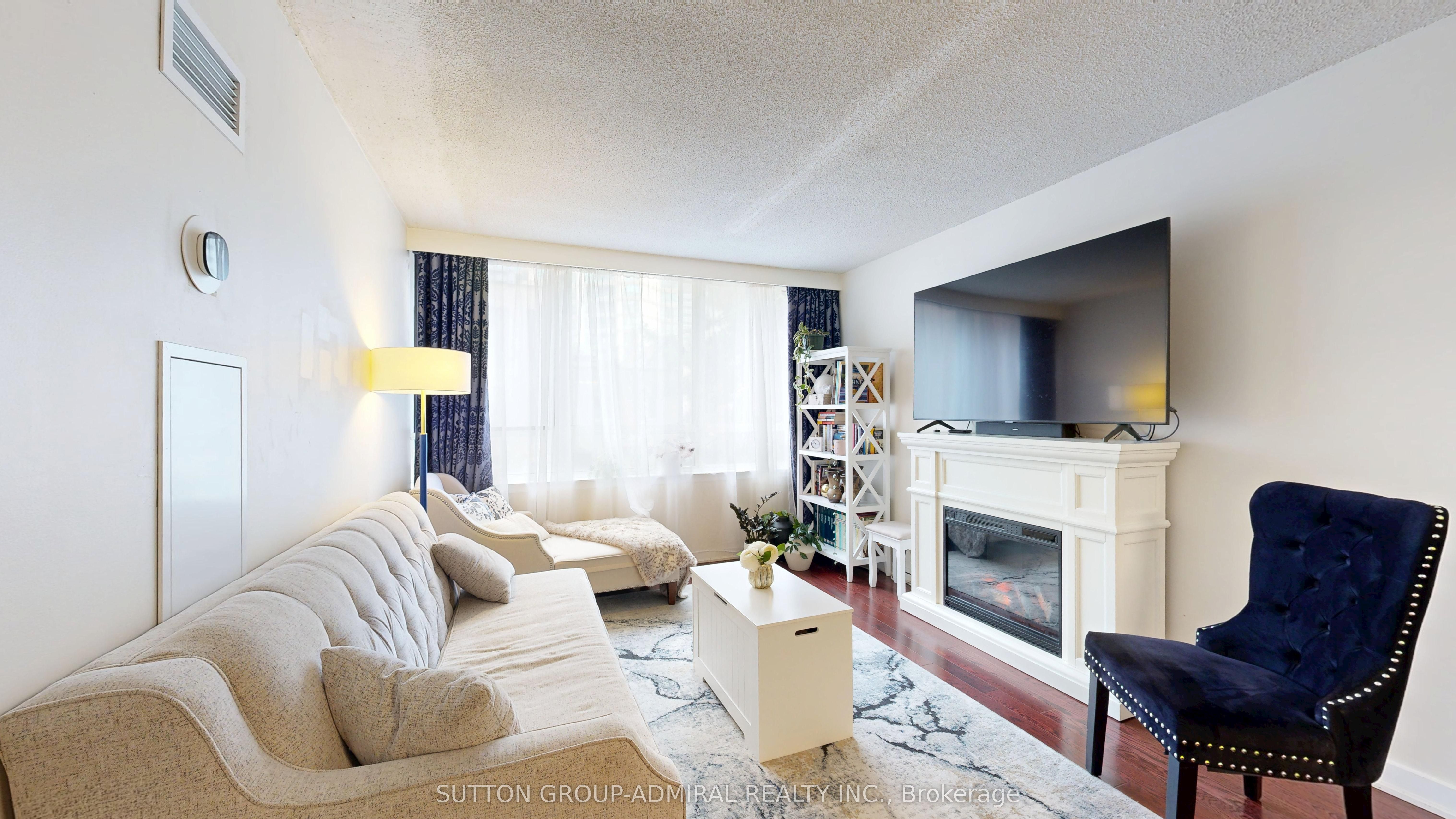 #201 - 633 Bay Street Property Photo 17