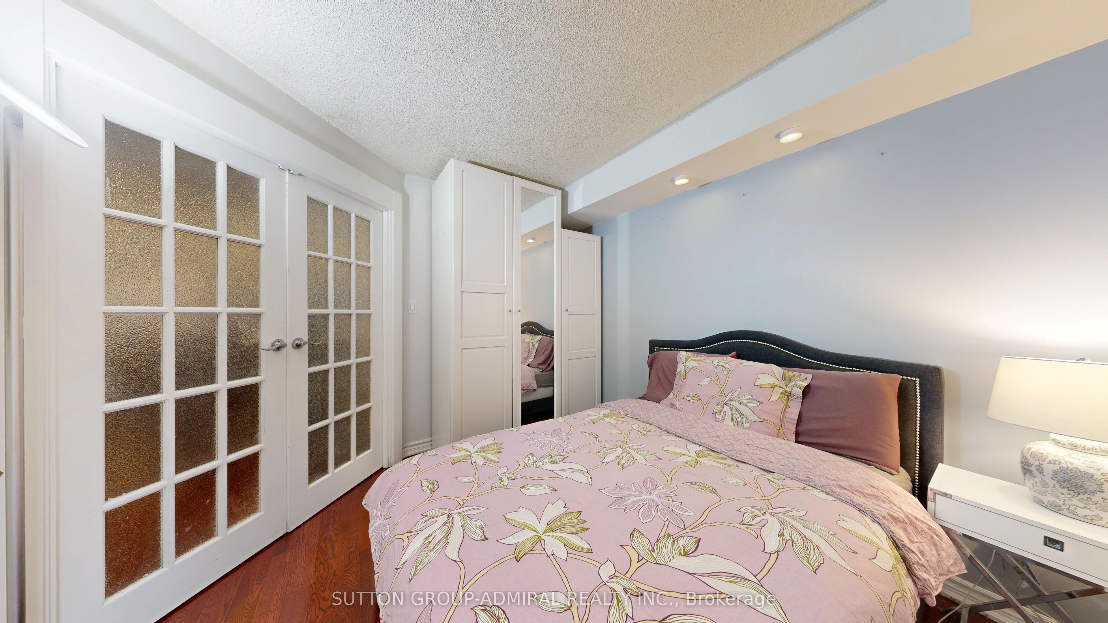 #201 - 633 Bay Street Property Photo 20