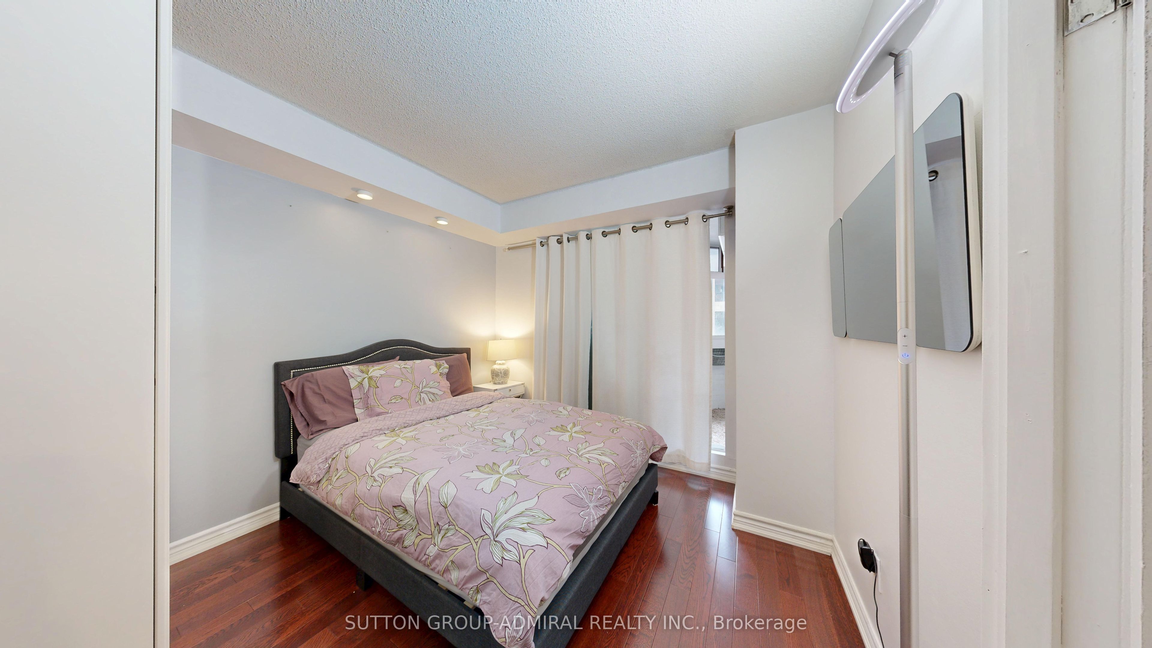 #201 - 633 Bay Street Property Photo 22
