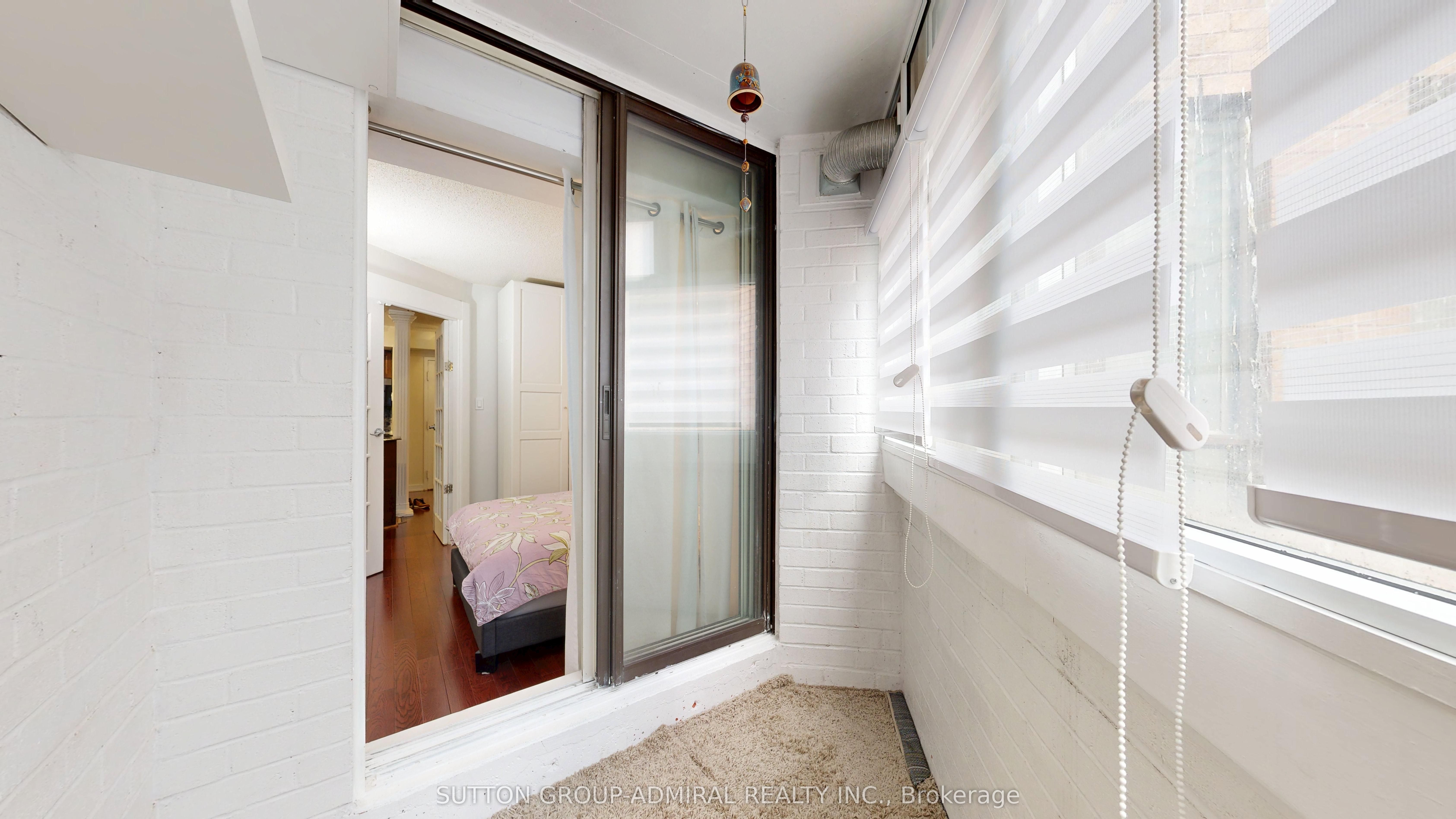 #201 - 633 Bay Street Property Photo 24