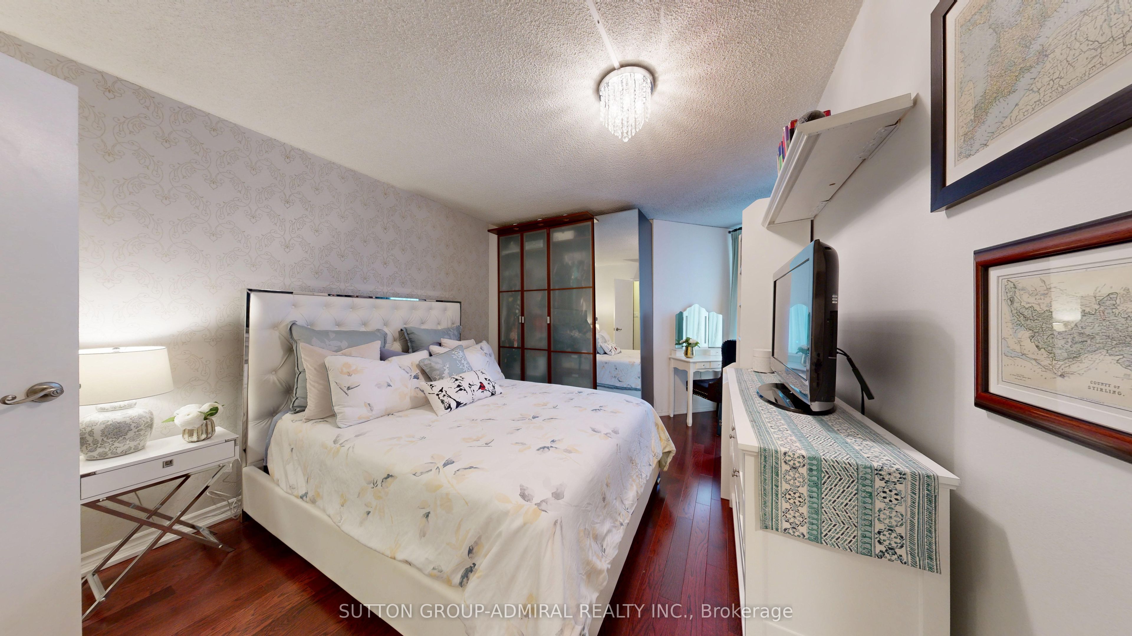 #201 - 633 Bay Street Property Photo 25