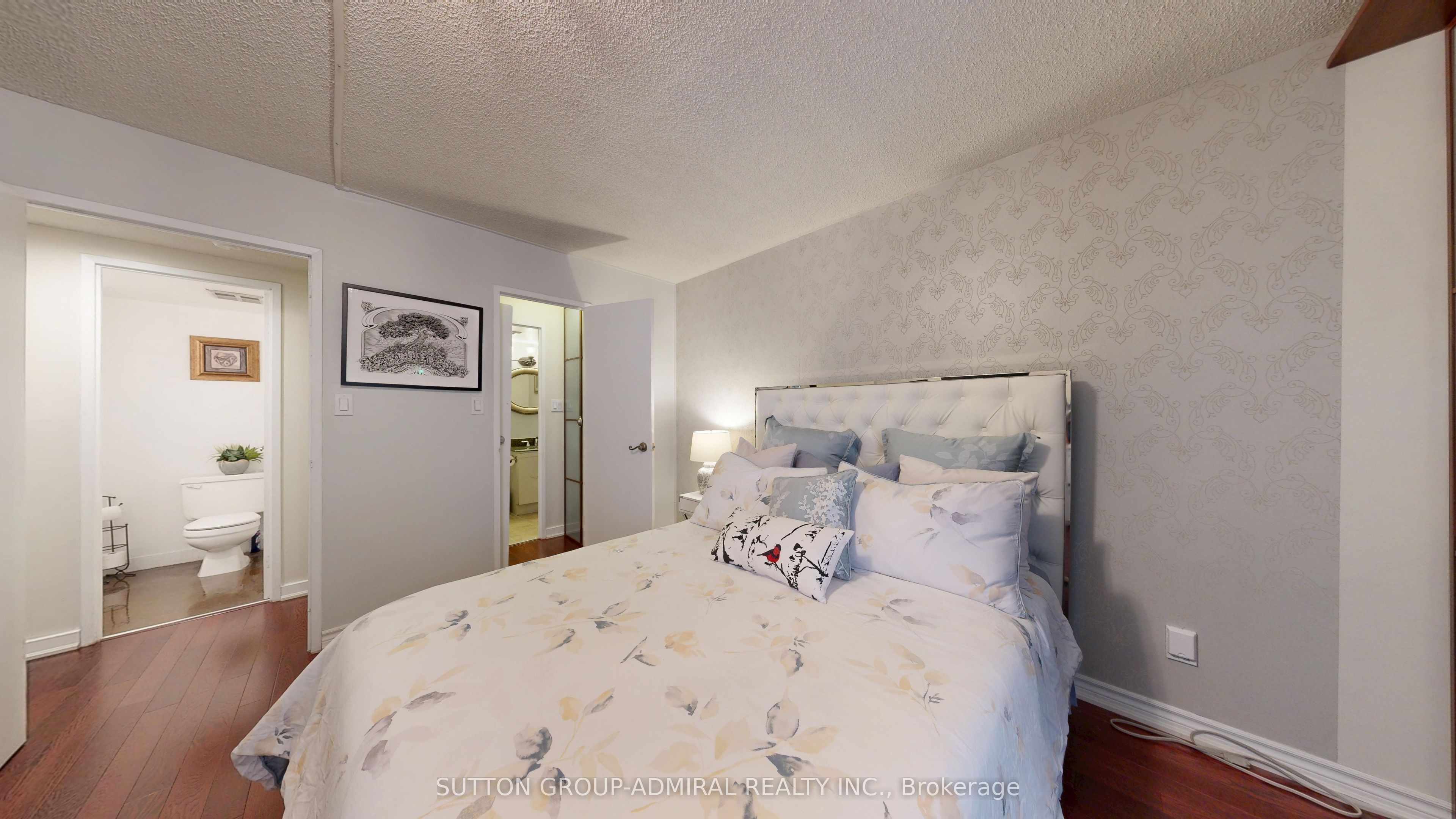 #201 - 633 Bay Street Property Photo 26
