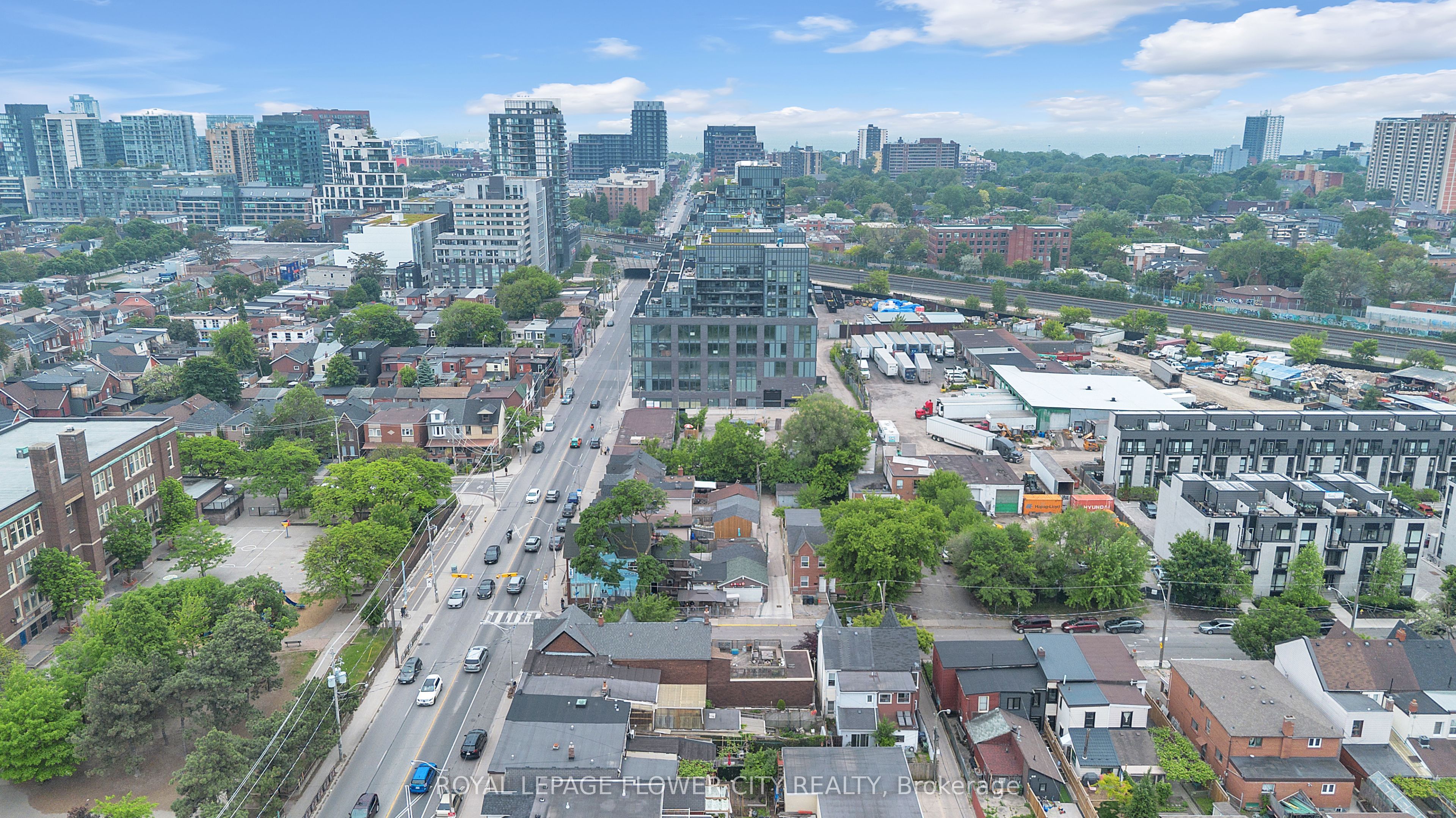 500 Dufferin Street Property Photo 4