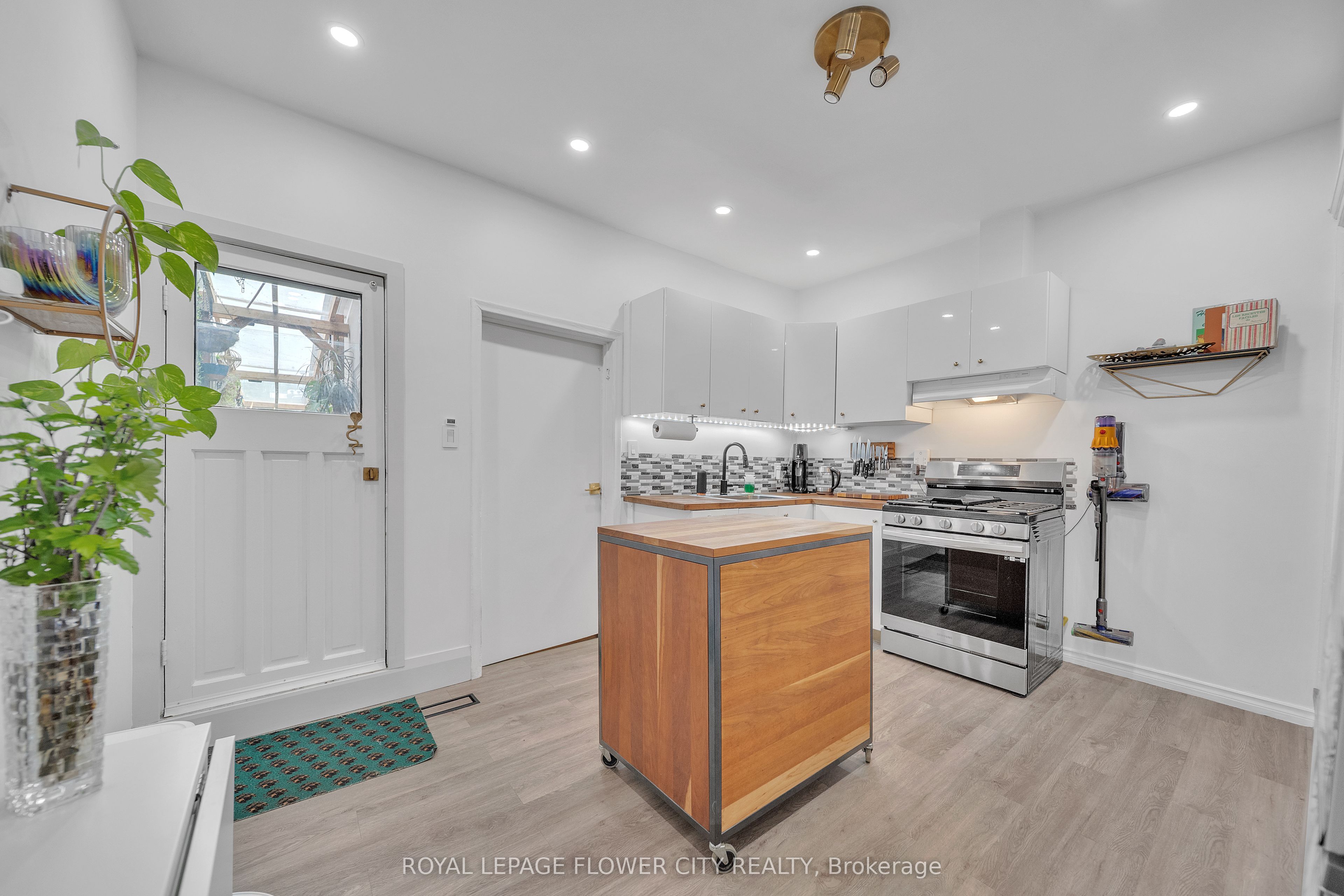 500 Dufferin Street Property Photo 13