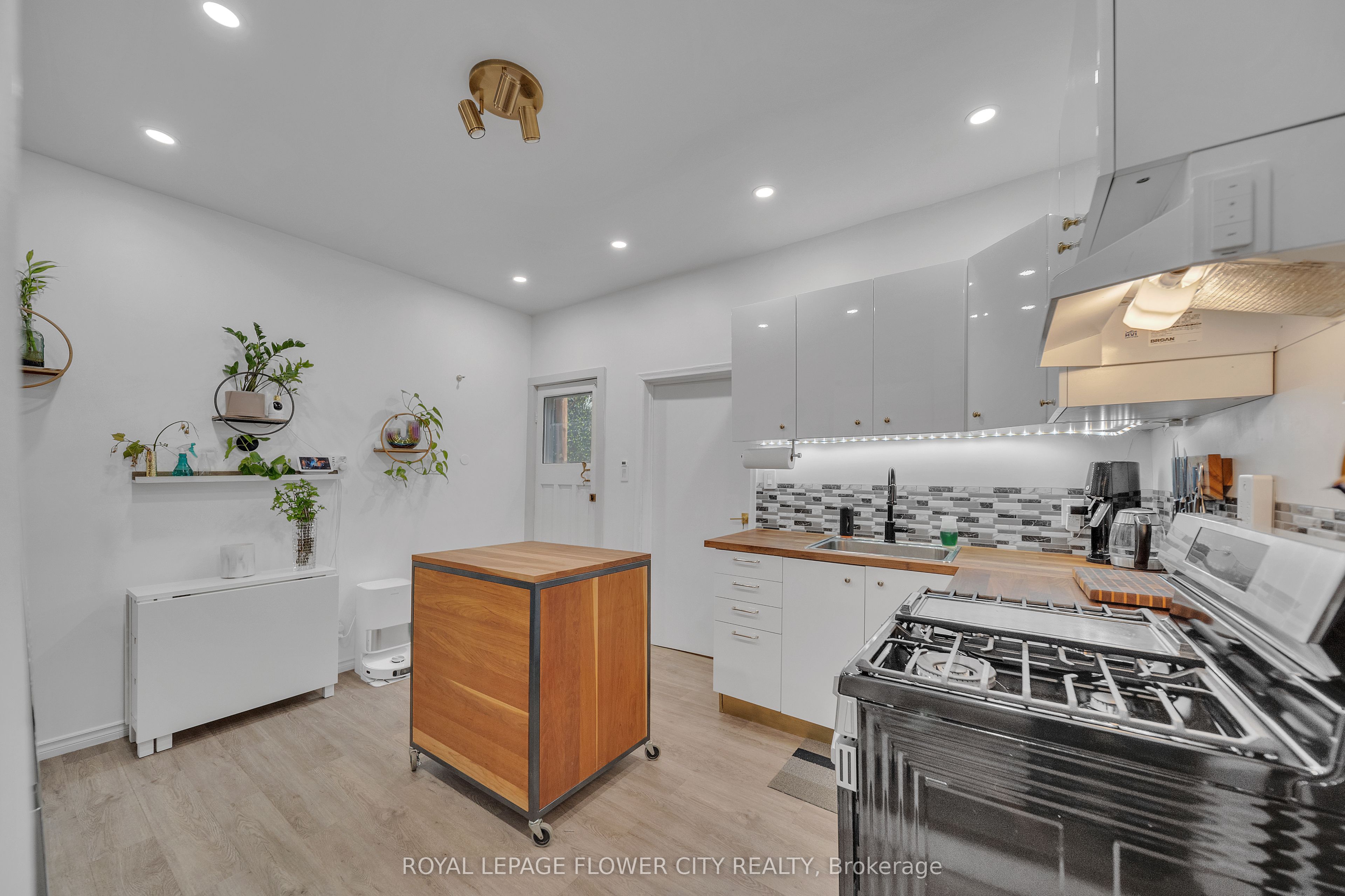 500 Dufferin Street Property Photo 15