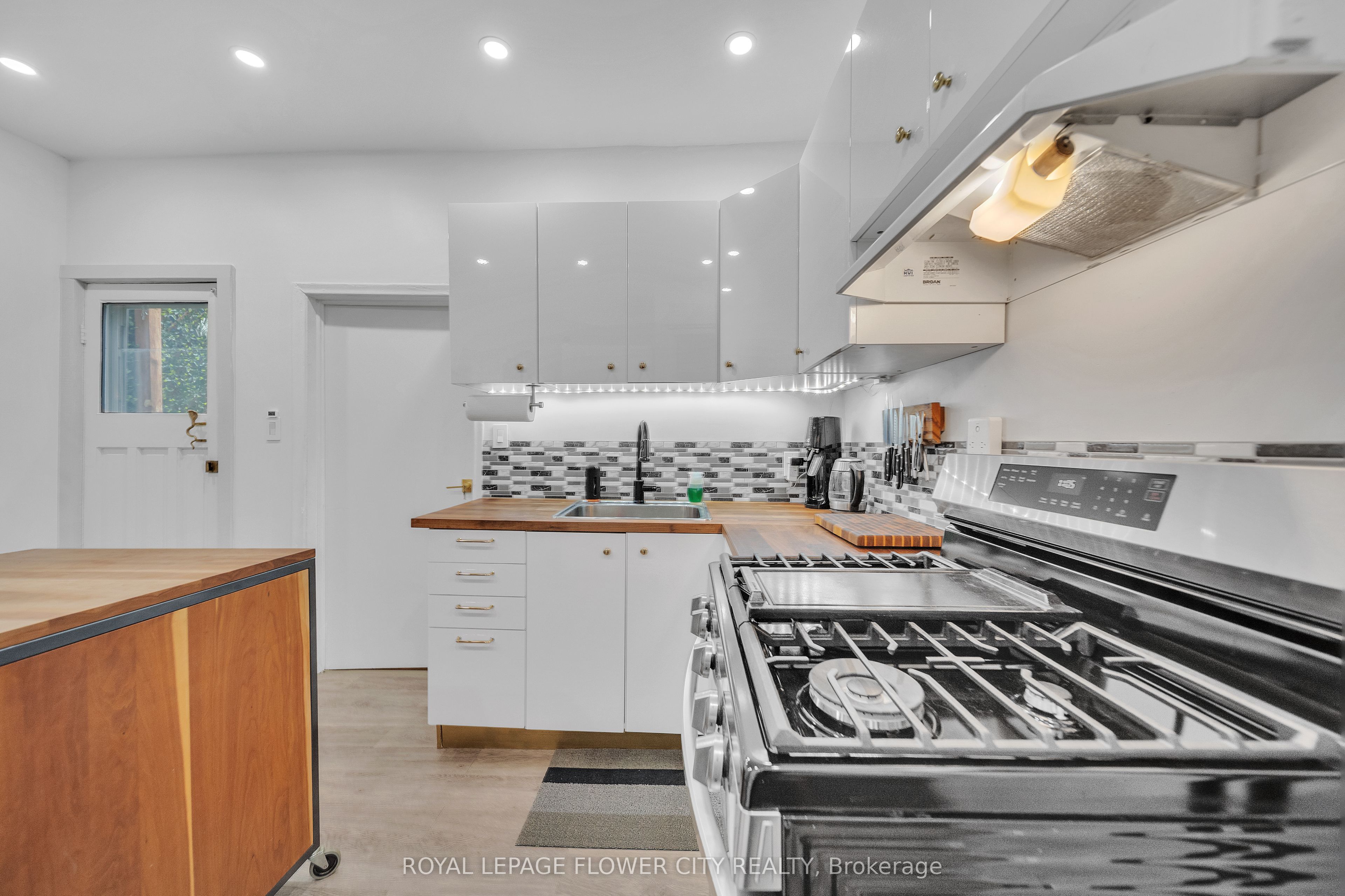500 Dufferin Street Property Photo 16