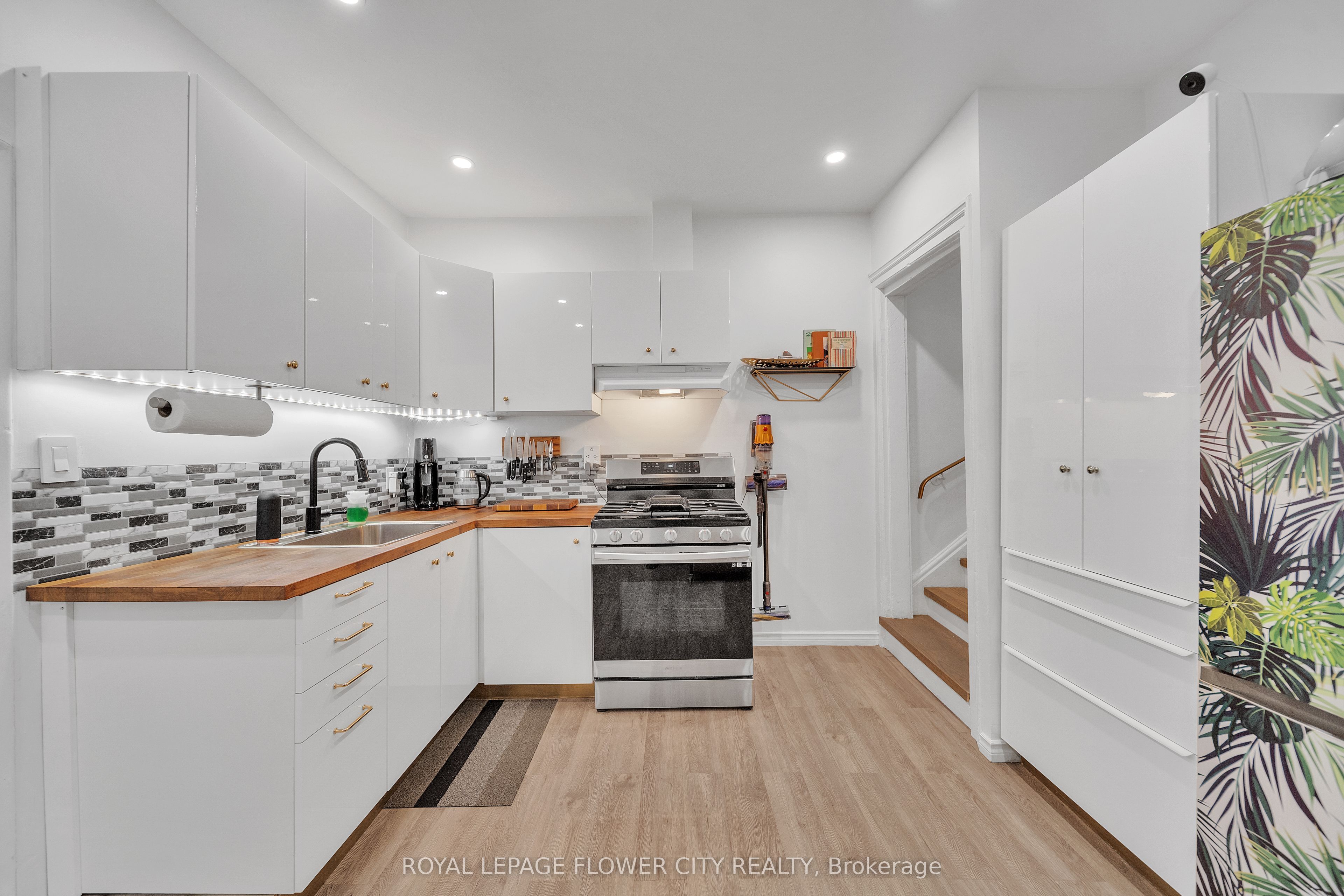 500 Dufferin Street Property Photo 17