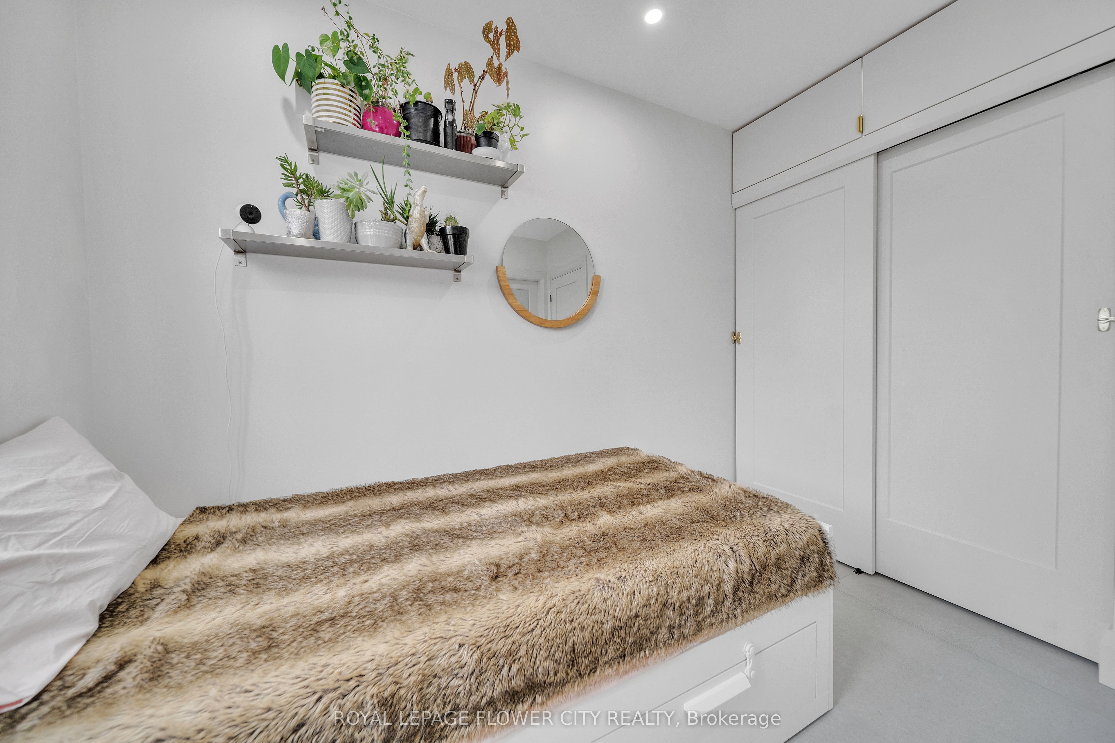 500 Dufferin Street Property Photo 24