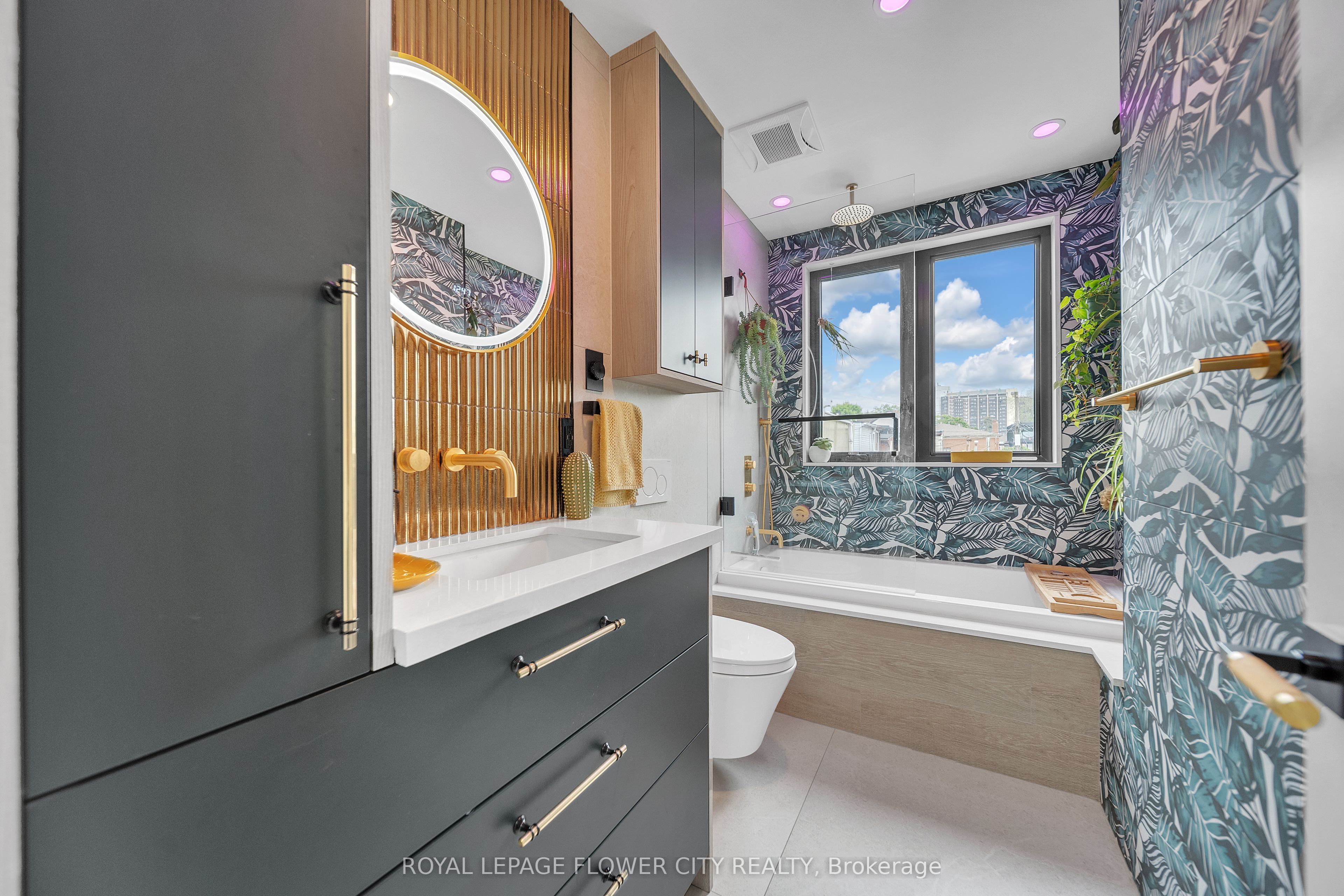 500 Dufferin Street Property Photo 25