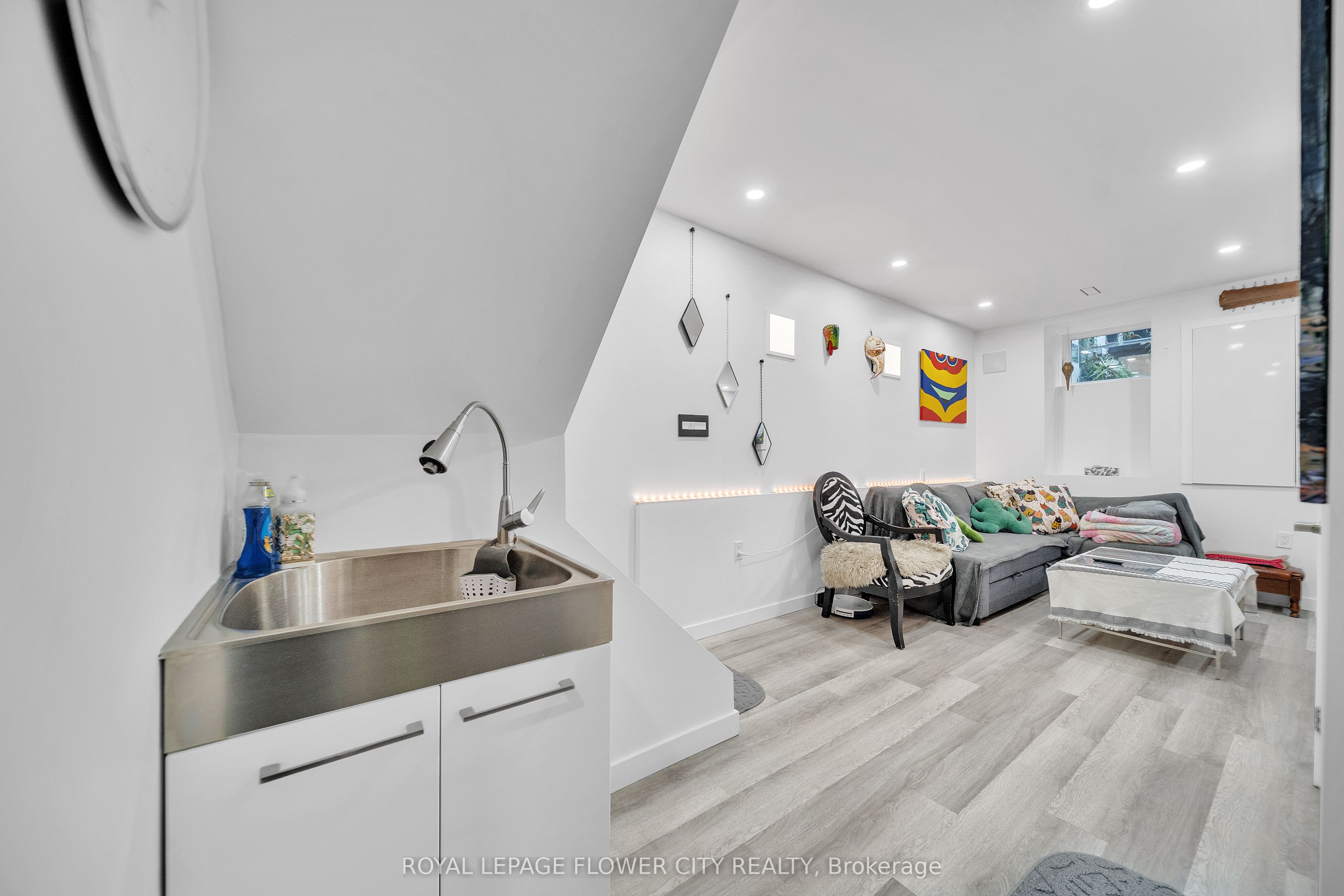 500 Dufferin Street Property Photo 33