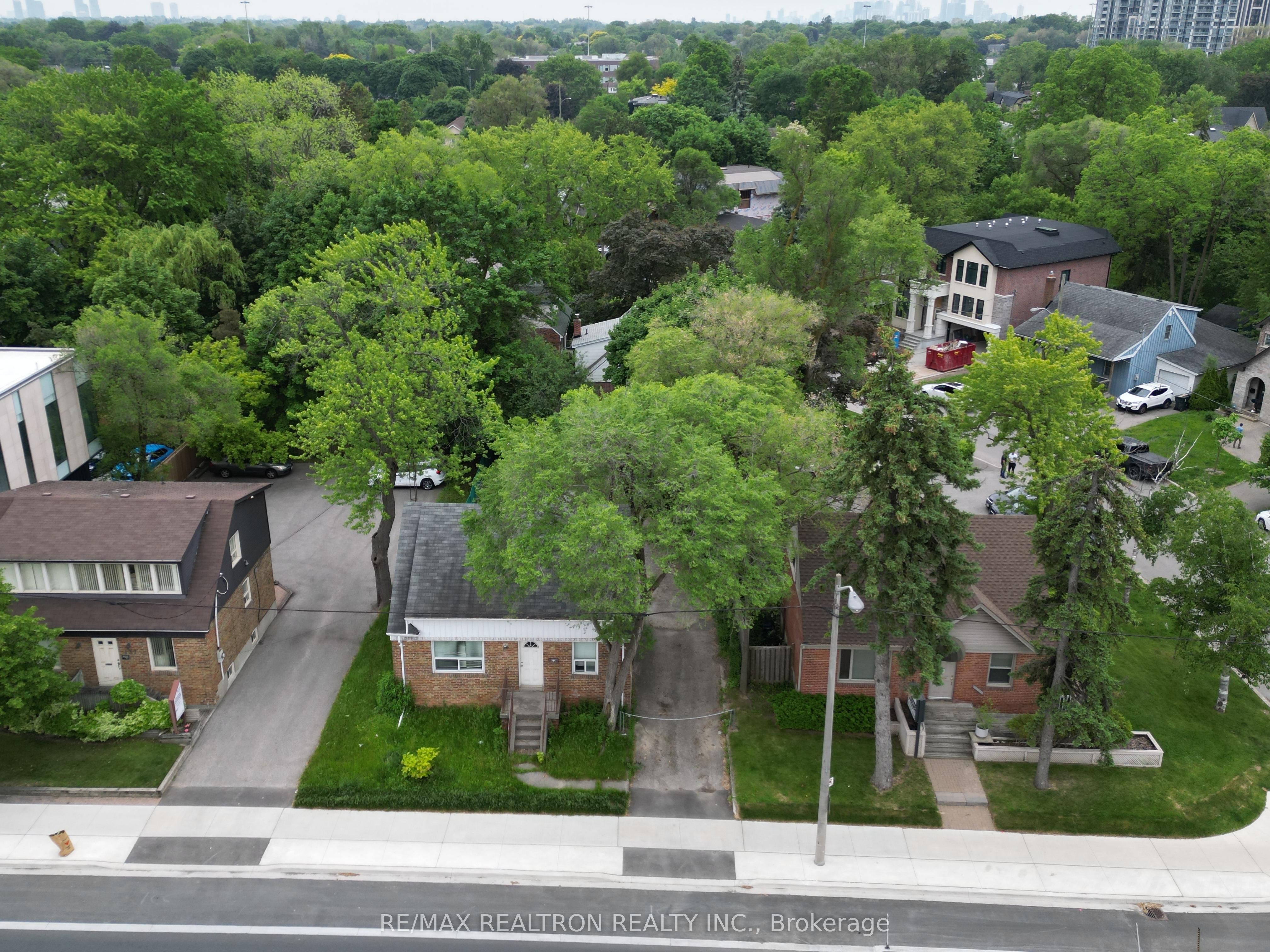 135 Sheppard Avenue Property Photo 1