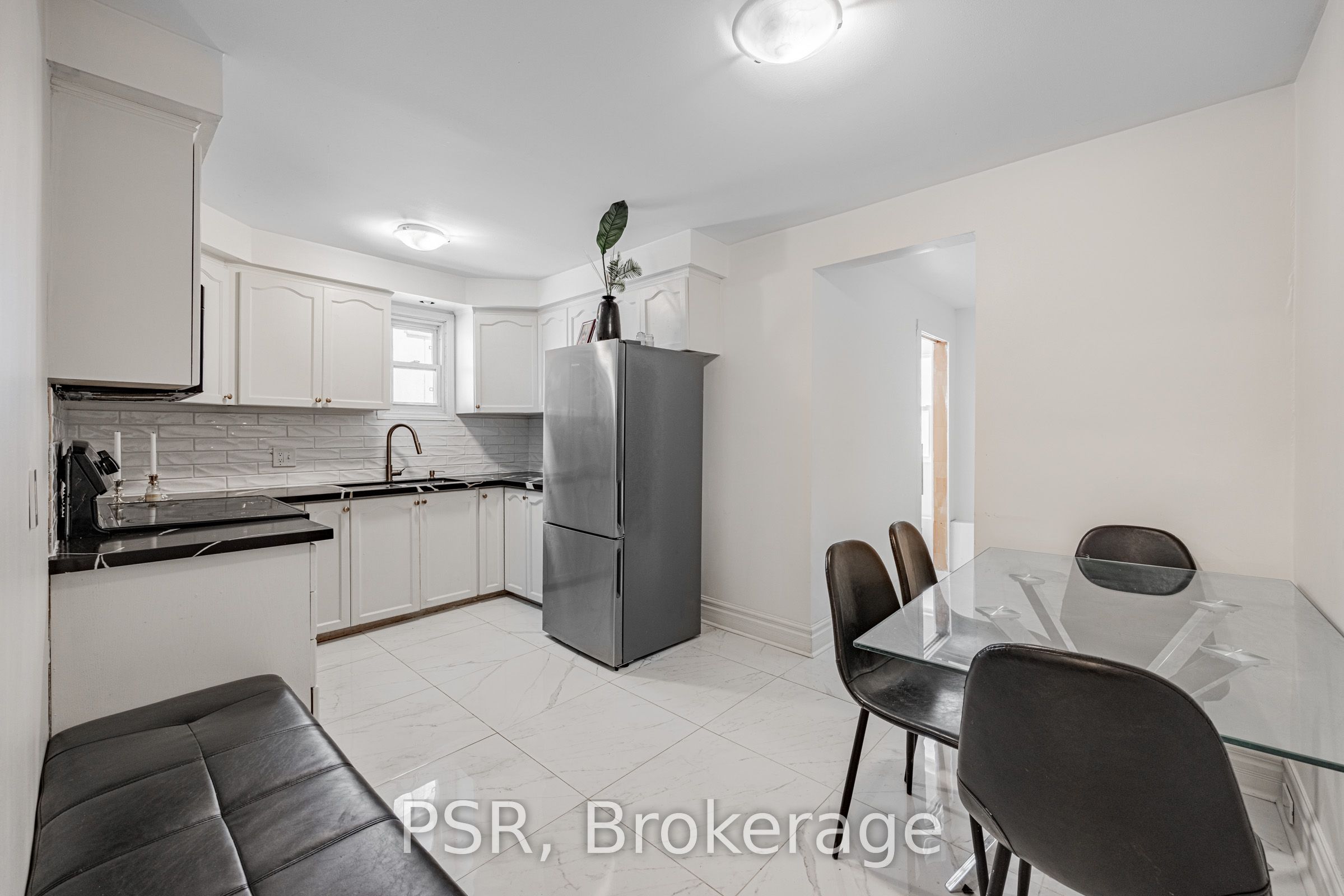 285 Robina Avenue Property Photo 6