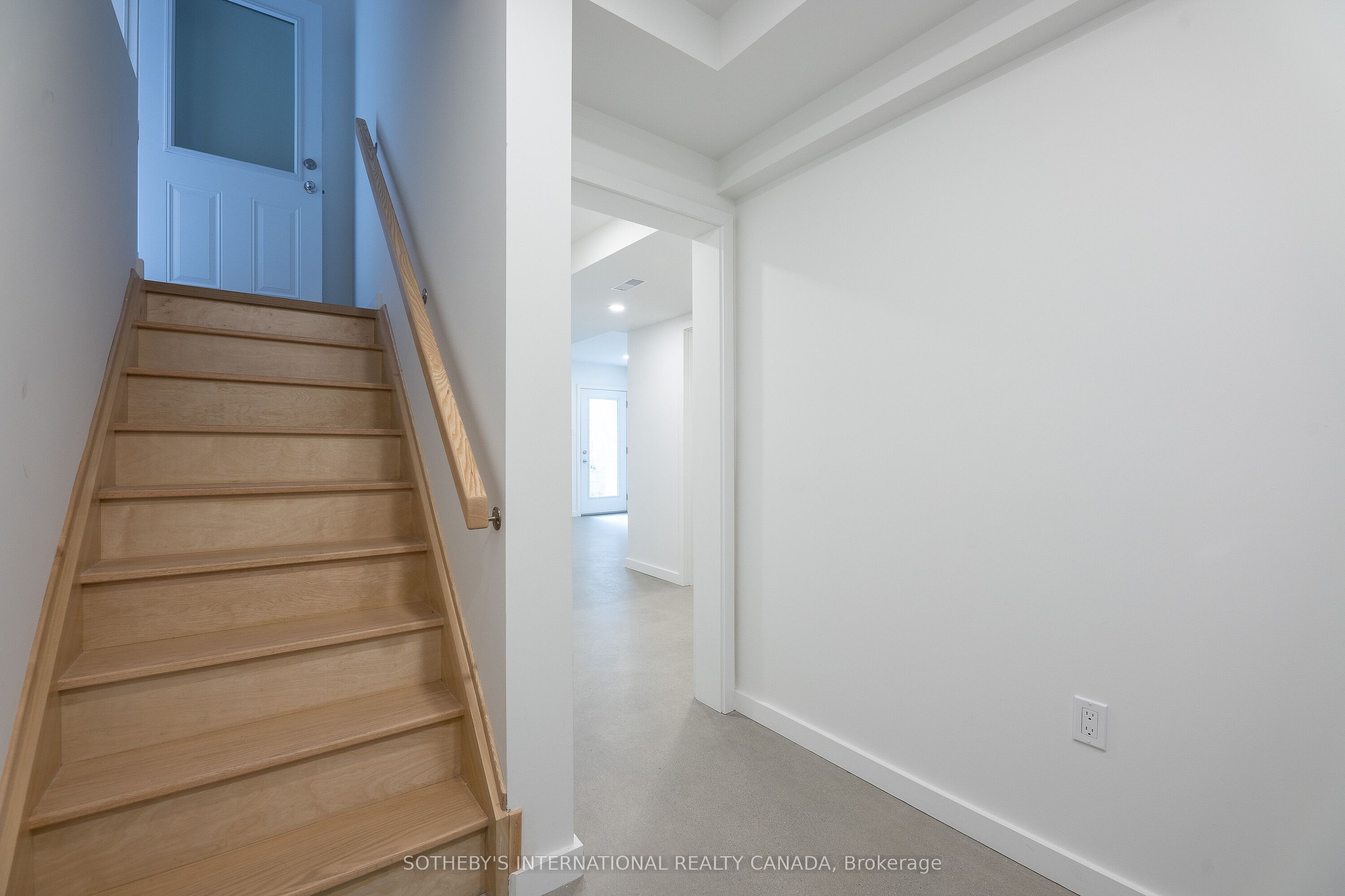 #lower - 301 Euclid Avenue Property Photo 5