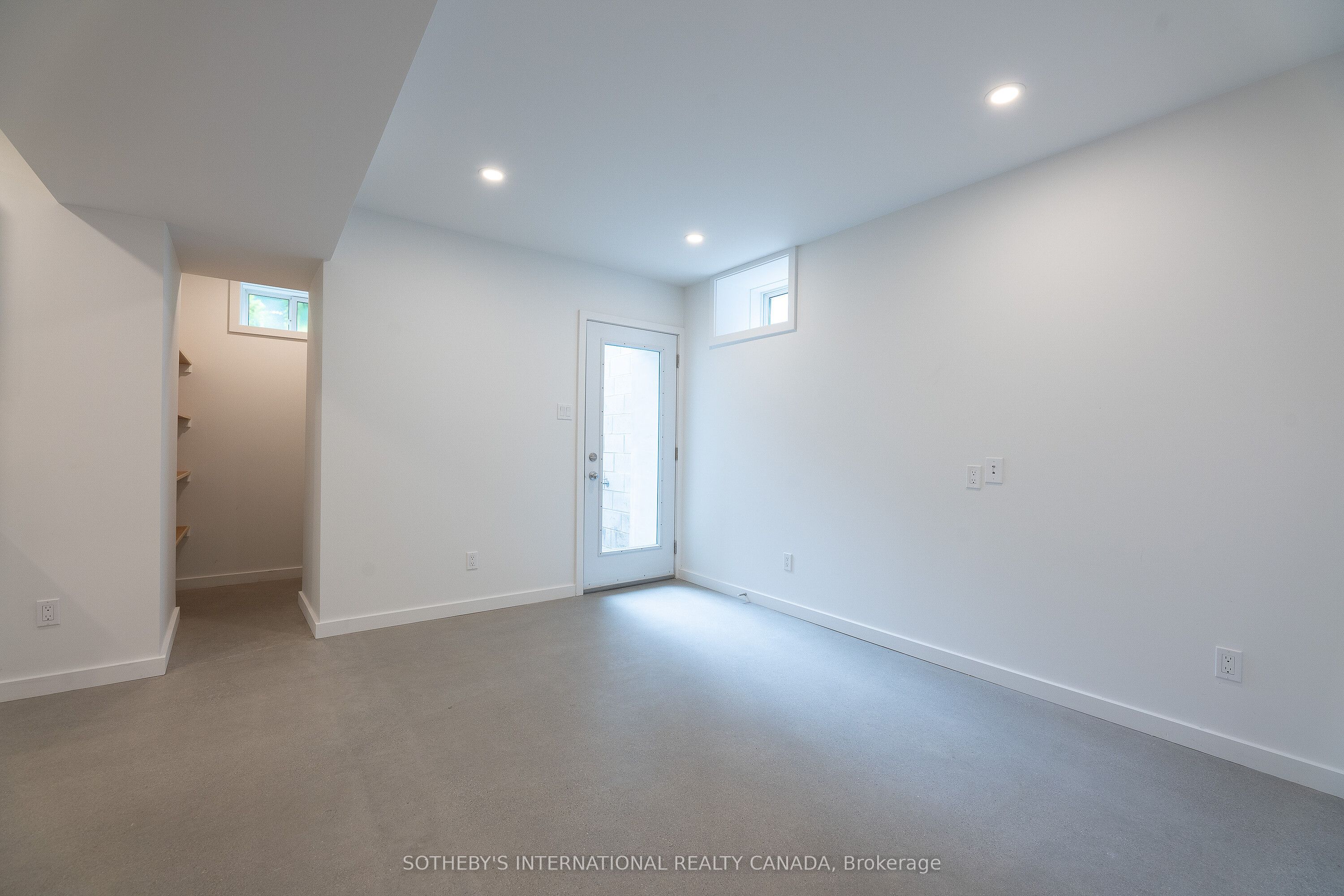 #lower - 301 Euclid Avenue Property Photo 7