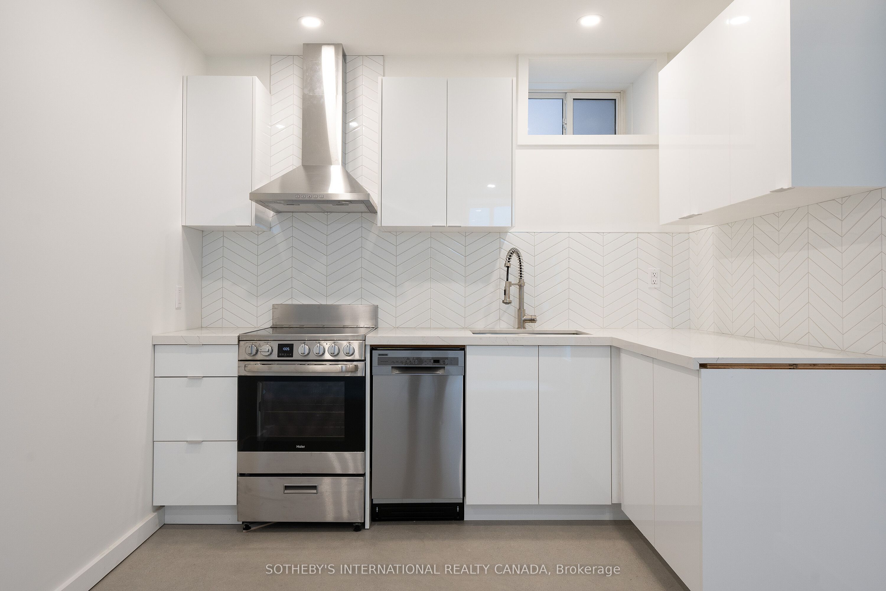 #lower - 301 Euclid Avenue Property Photo 8