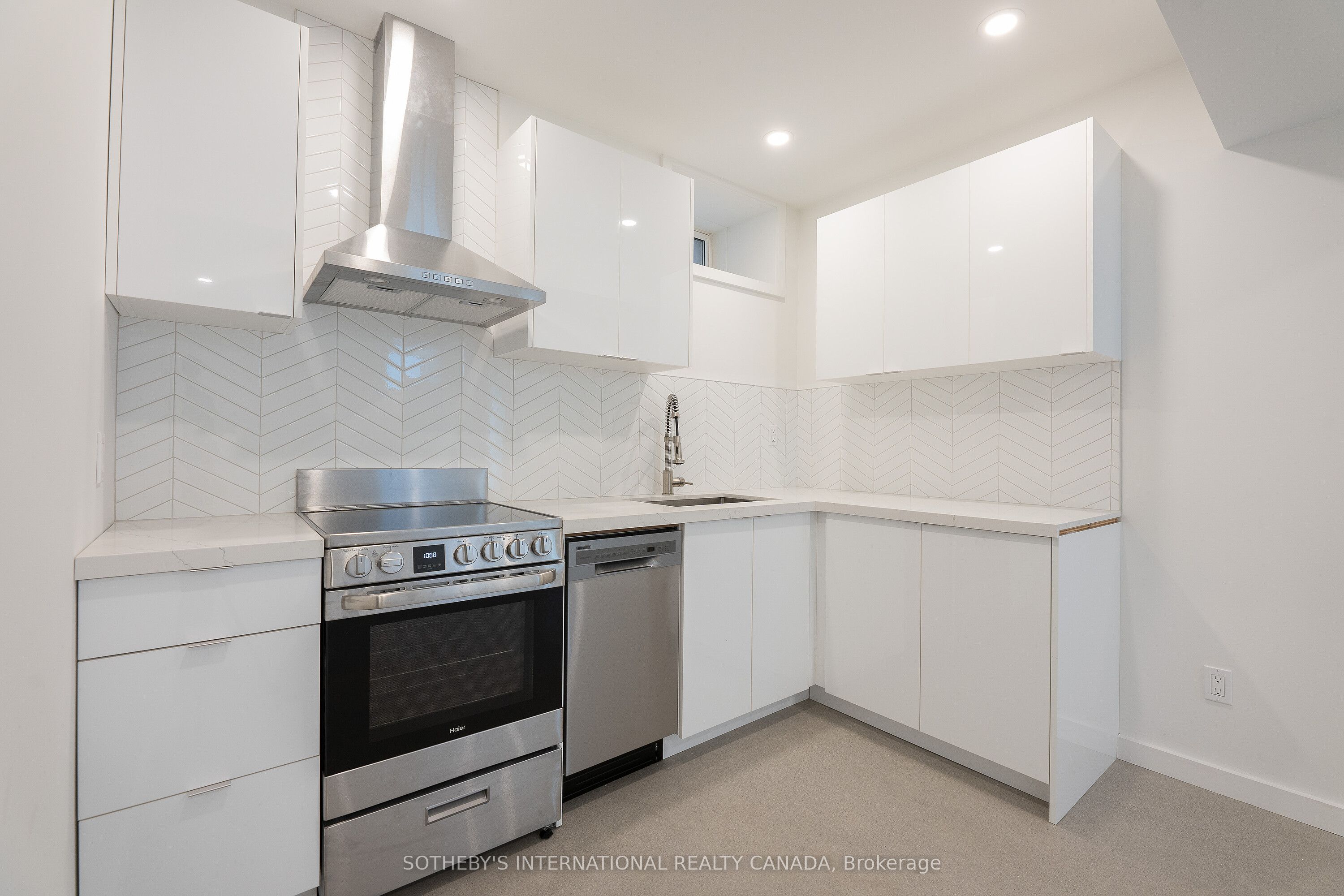 #lower - 301 Euclid Avenue Property Photo 9