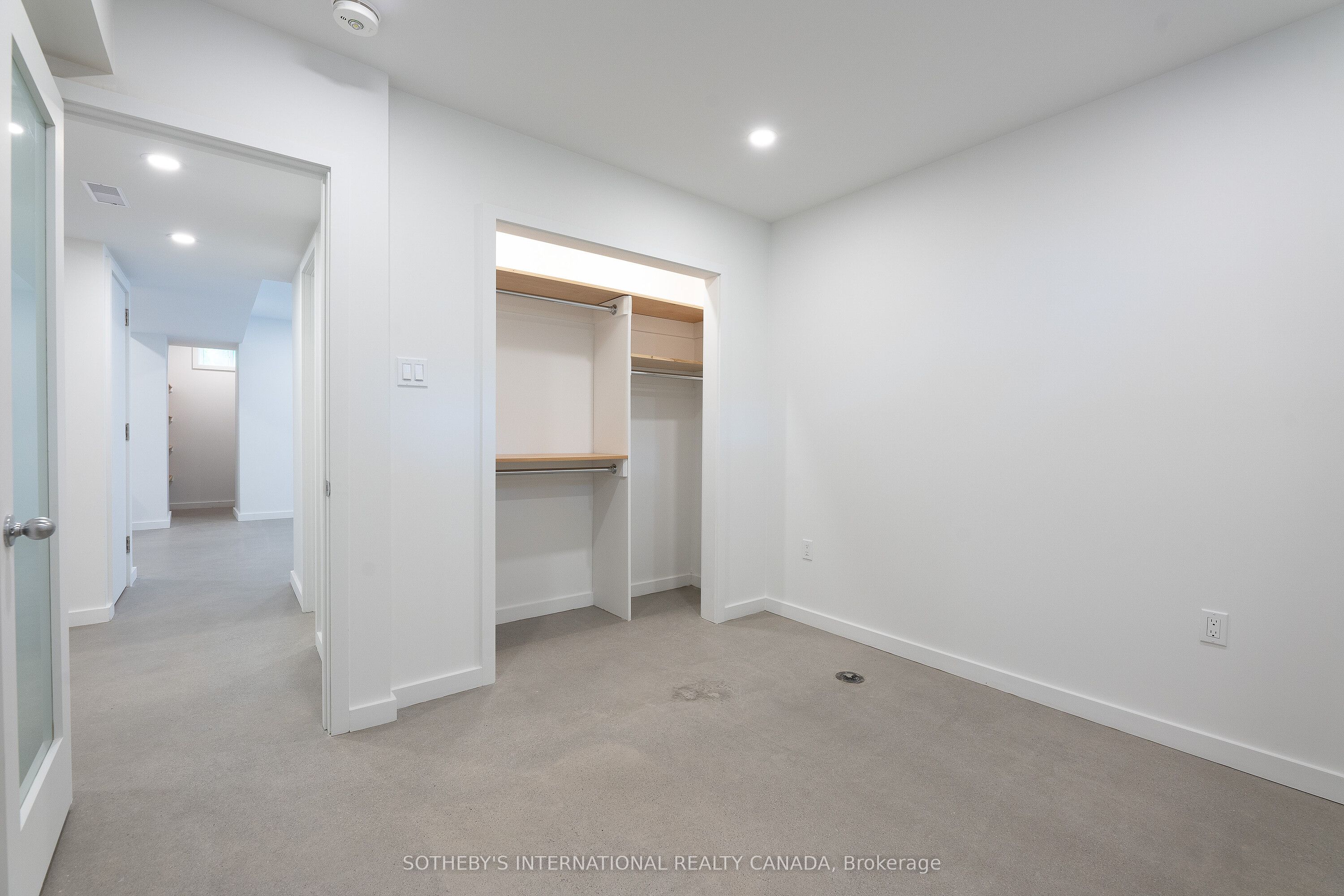 #lower - 301 Euclid Avenue Property Photo 12