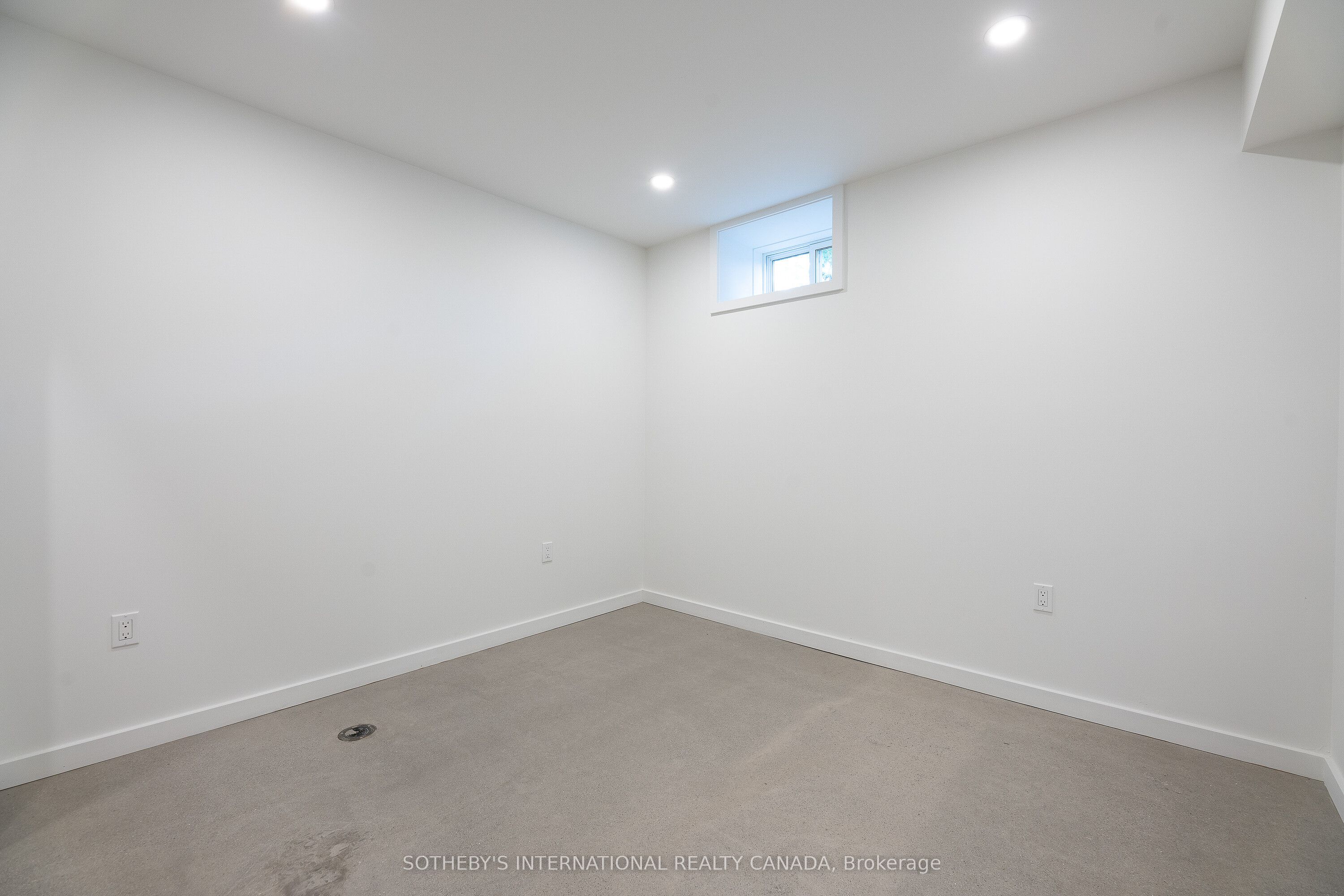 #lower - 301 Euclid Avenue Property Photo 13