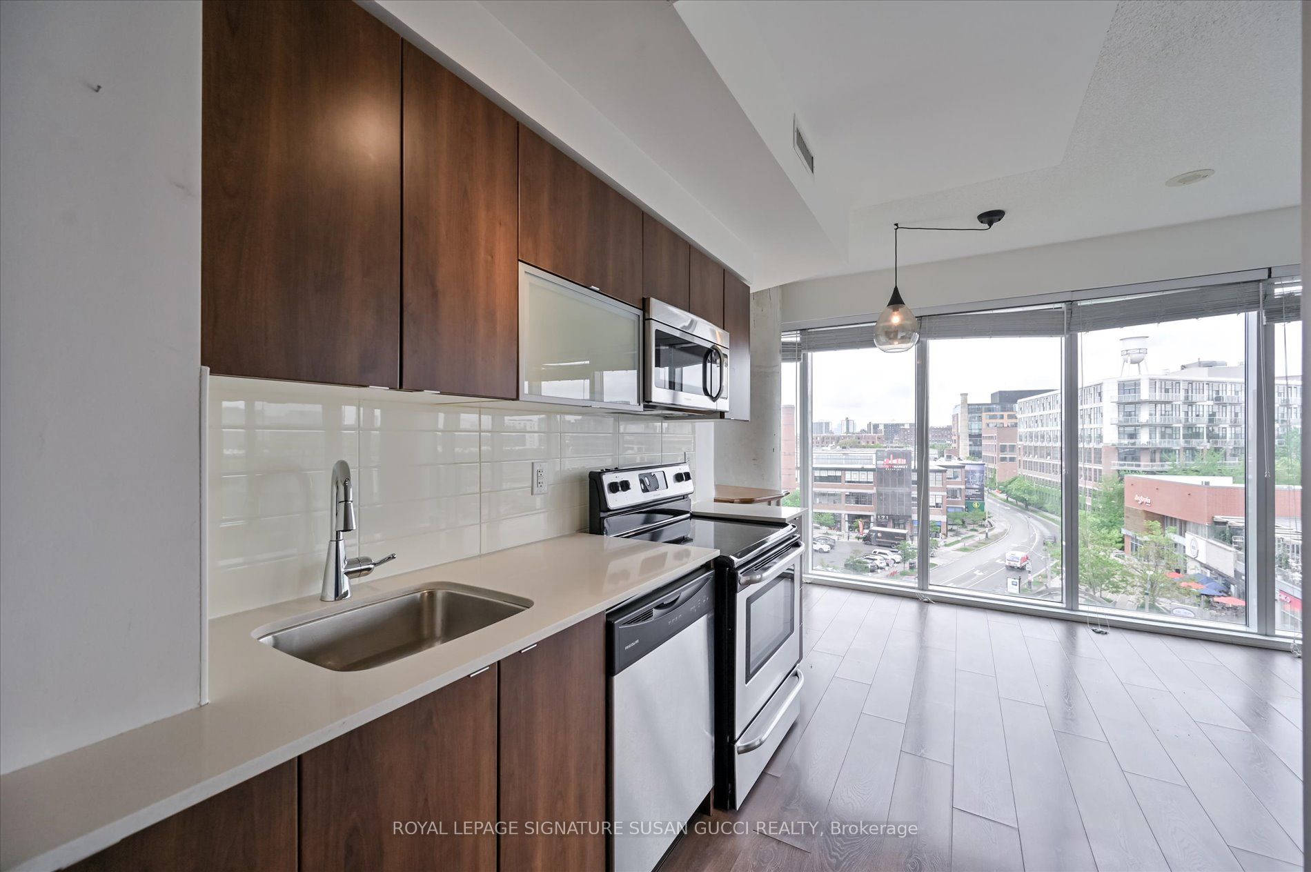 #615 - 150 East Liberty Street Property Photo 5