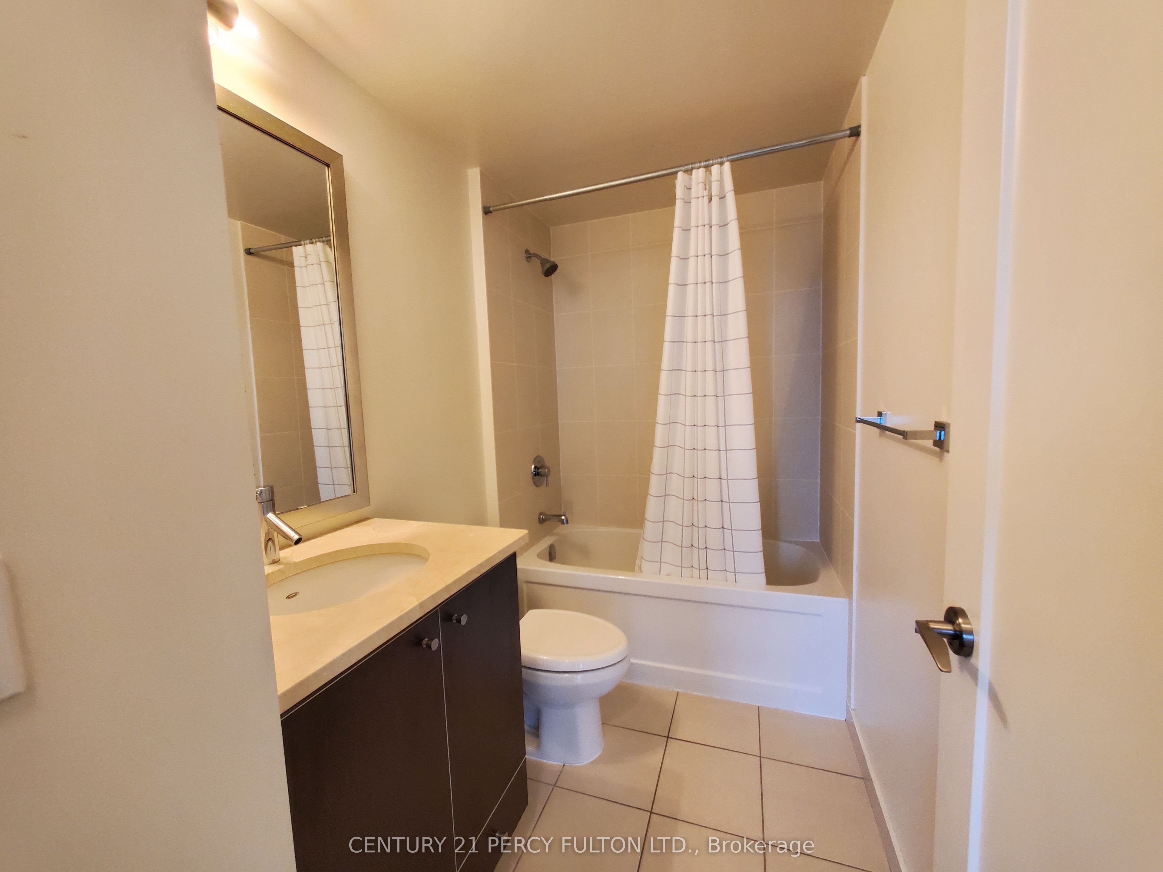 #2606 - 825 Church Street Property Photo 9