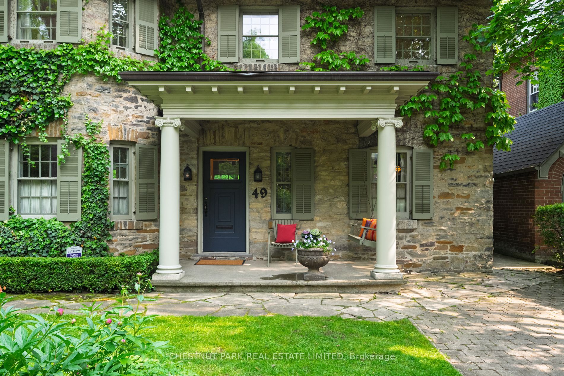 49 Roxborough Street Property Photo 4